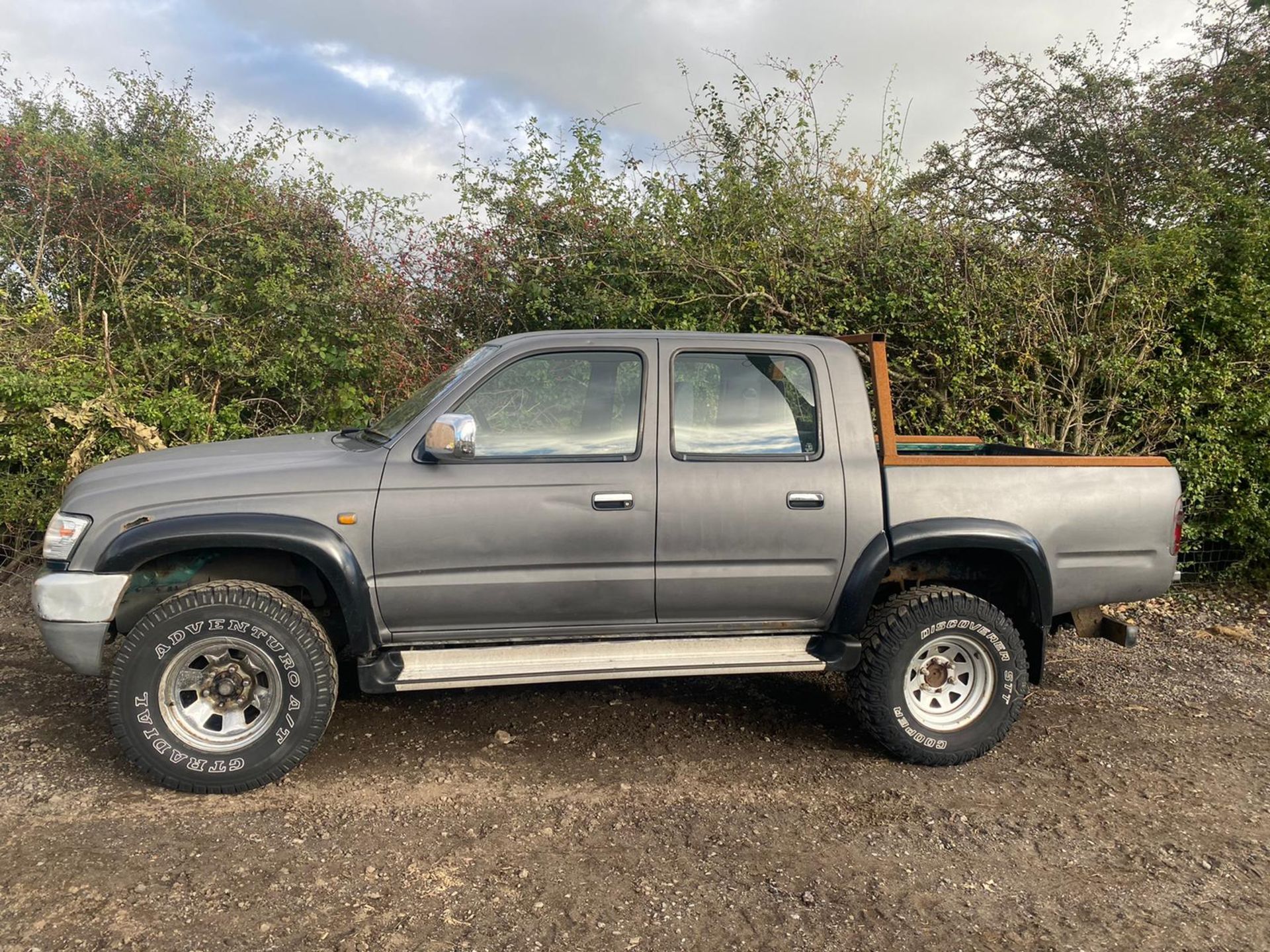 2004 TOYOTA HILUX 280VX 4X4 PICK UP.LOCATON NORTH YORKSHIRE. - Image 2 of 7