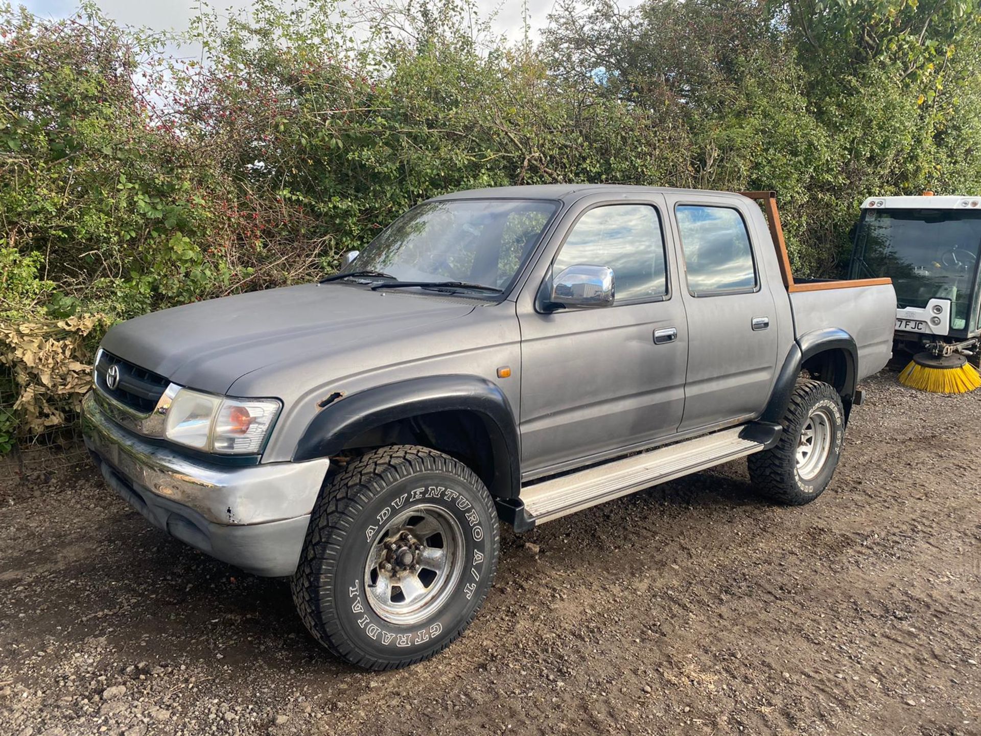 2004 TOYOTA HILUX 280VX 4X4 PICK UP.LOCATON NORTH YORKSHIRE. - Image 3 of 7