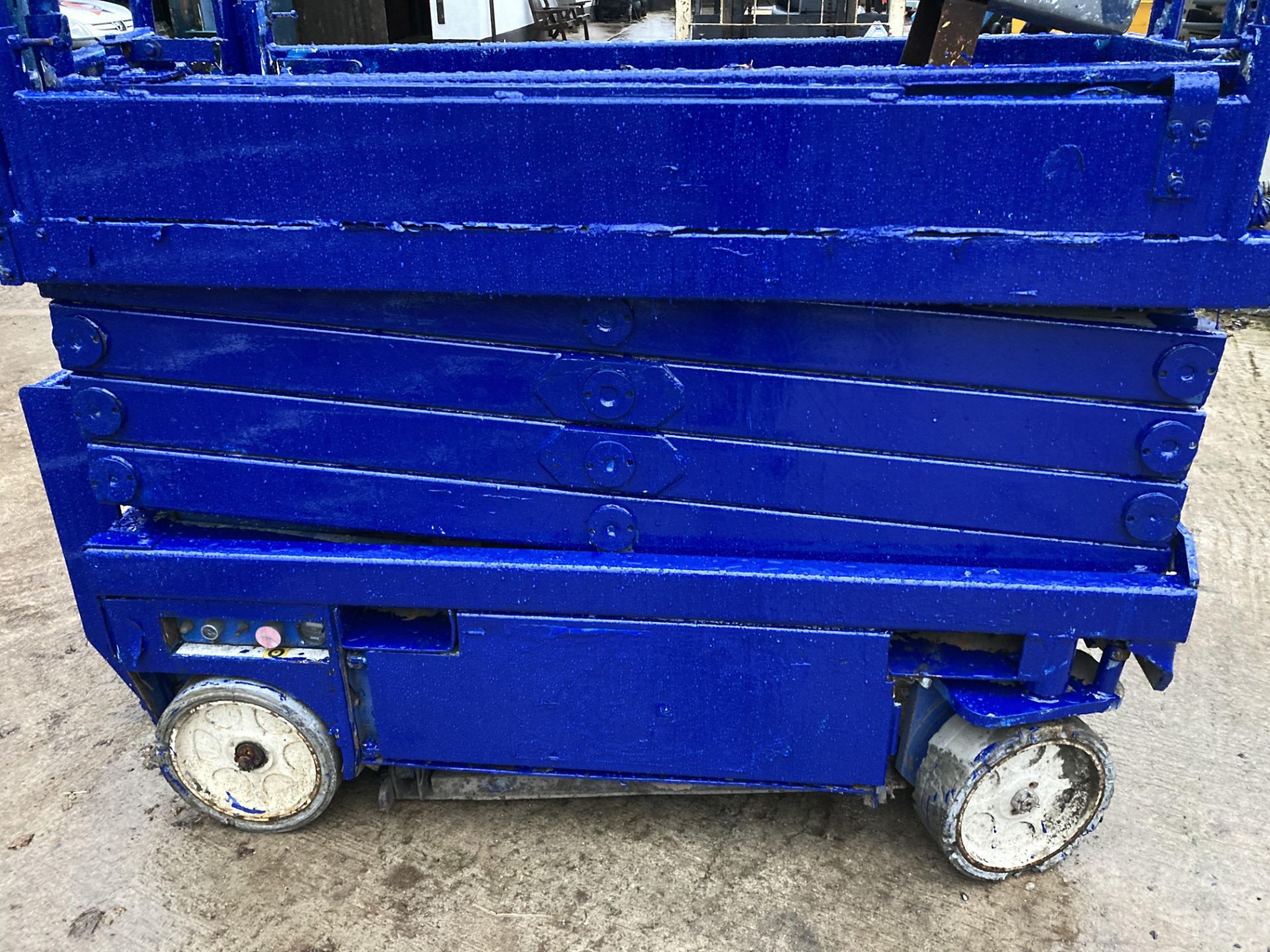 UPRIGHT SCISSOR LIFT.LOCATION NORTHERN IRELAND. - Image 5 of 5