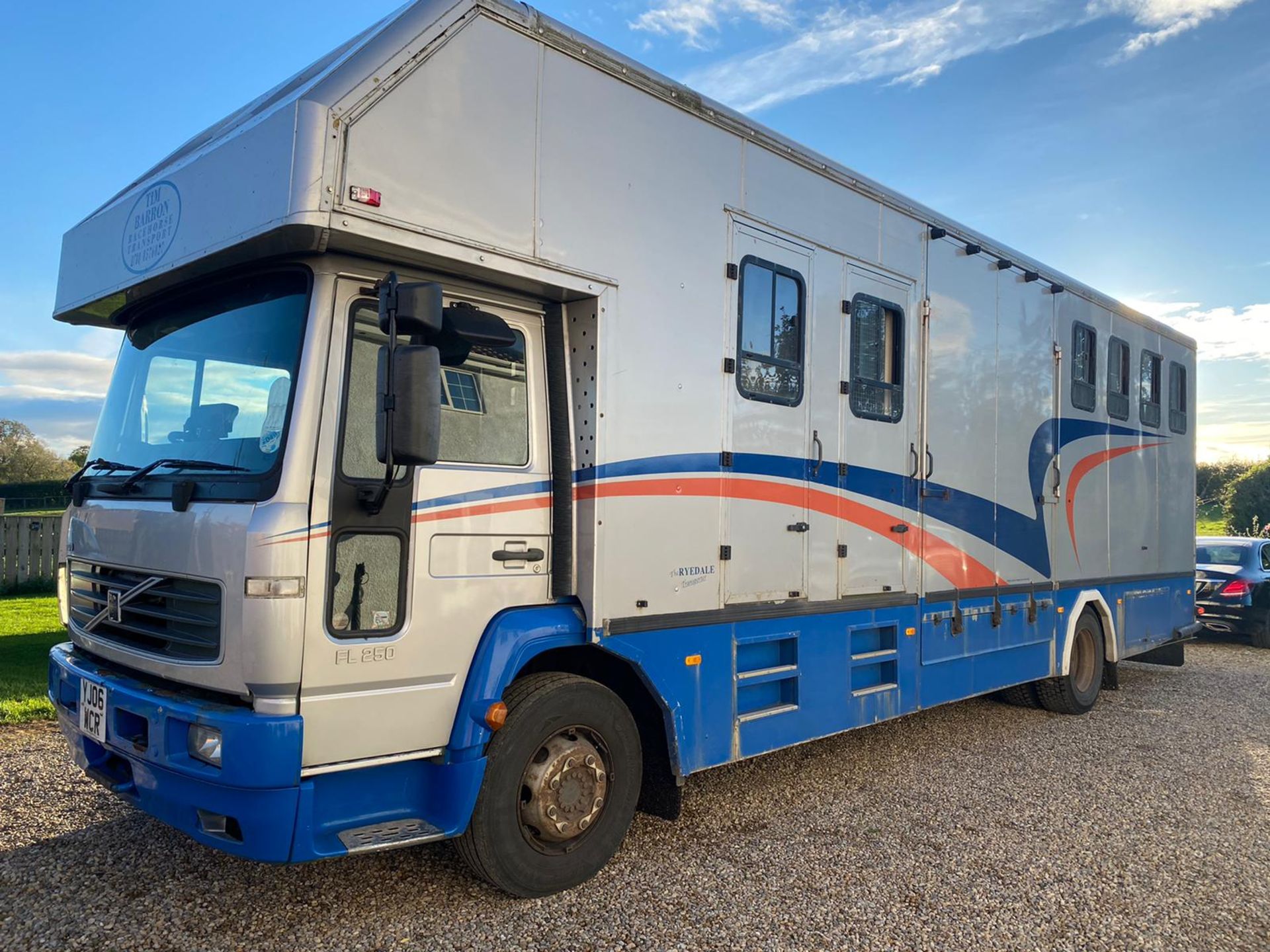 VOLVO 2006 7 HORSE TRANSPORTER LORRY.COACHBUILT.LOCATION NORTH YORKSHIRE. - Image 4 of 11