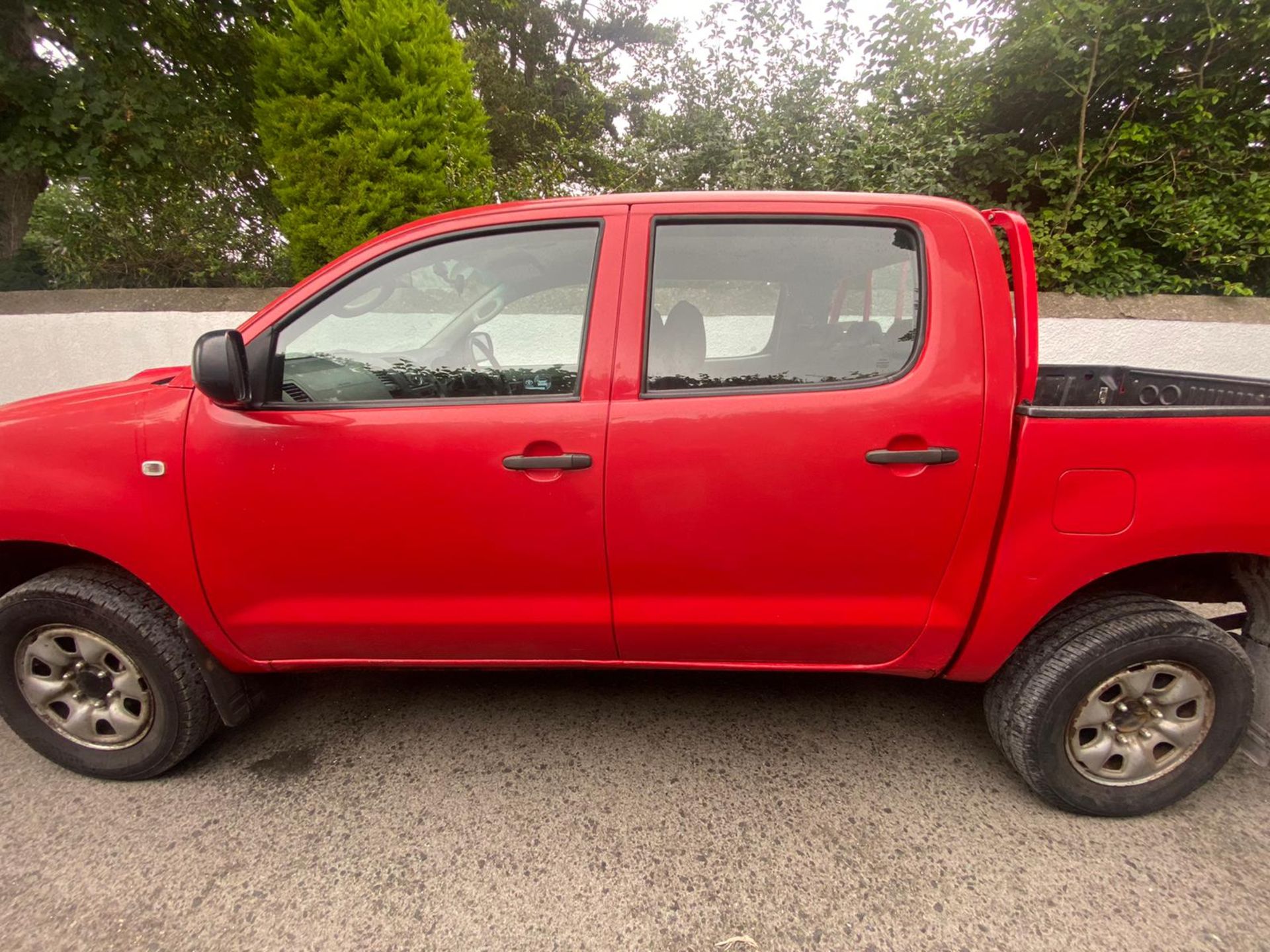 2010 TOYOTA HILUX .LOCATIONNORTHERN IRELAND. - Image 8 of 10