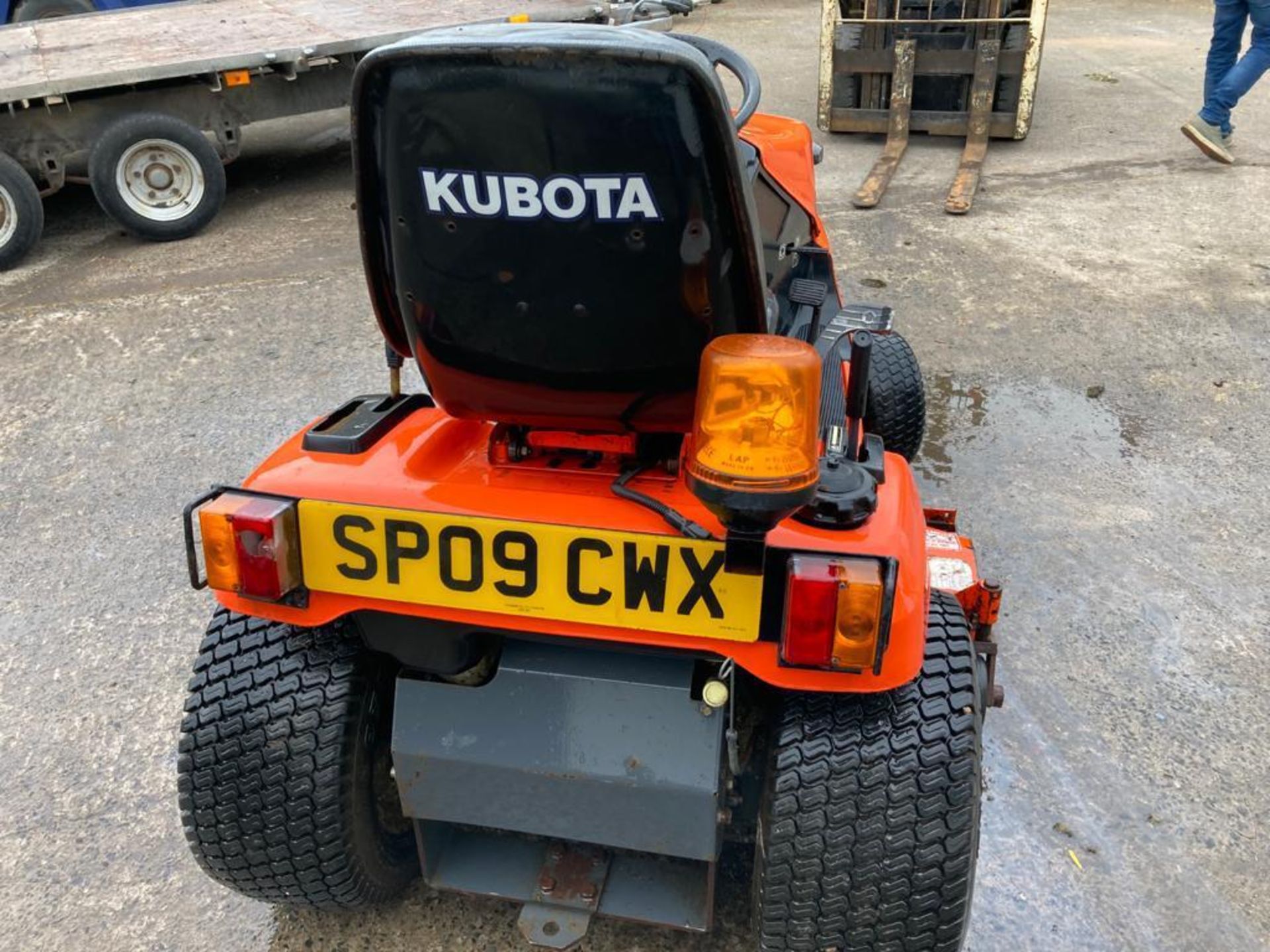 KUBOTA G2160 DIESEL RIDE ON MOWER.ROAD REGISTERED.LOCATION NORTHERN IRELAND. - Image 2 of 5