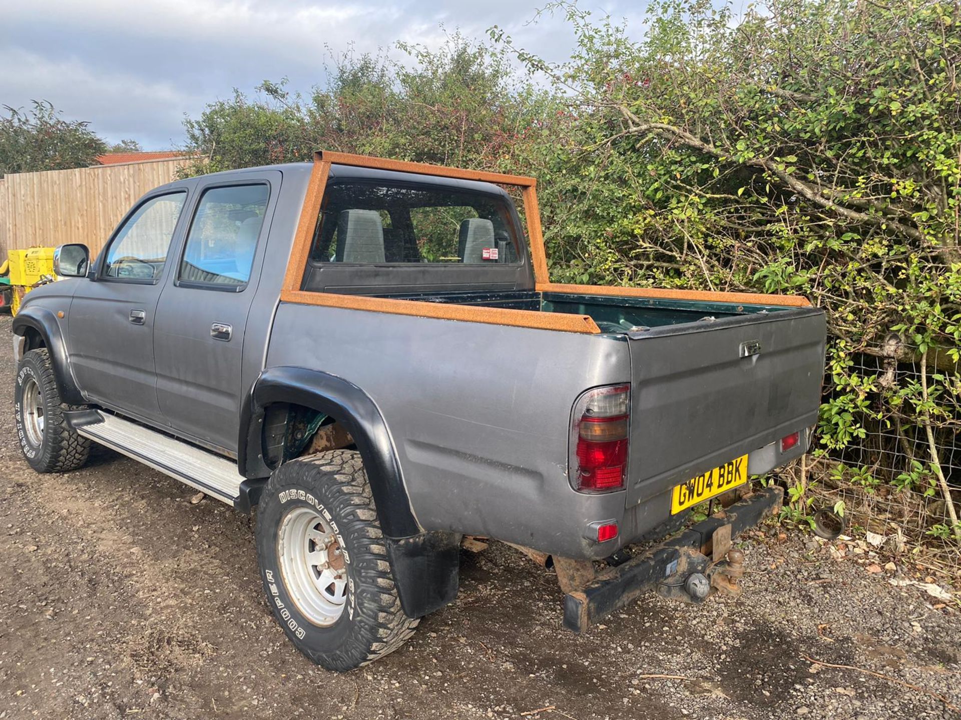 2004 TOYOTA HILUX 4X4 PICK UP.LOCATION NORTH YORKSHIRE. - Image 4 of 6