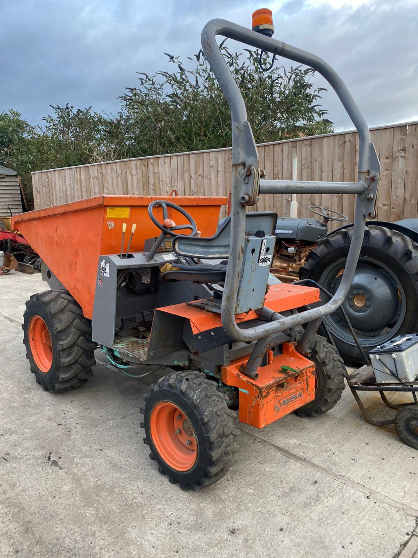 2002 AUSA 4WD HI TIP DIESEL DUMPER.LOCATION NORTH YORKSHIRE.