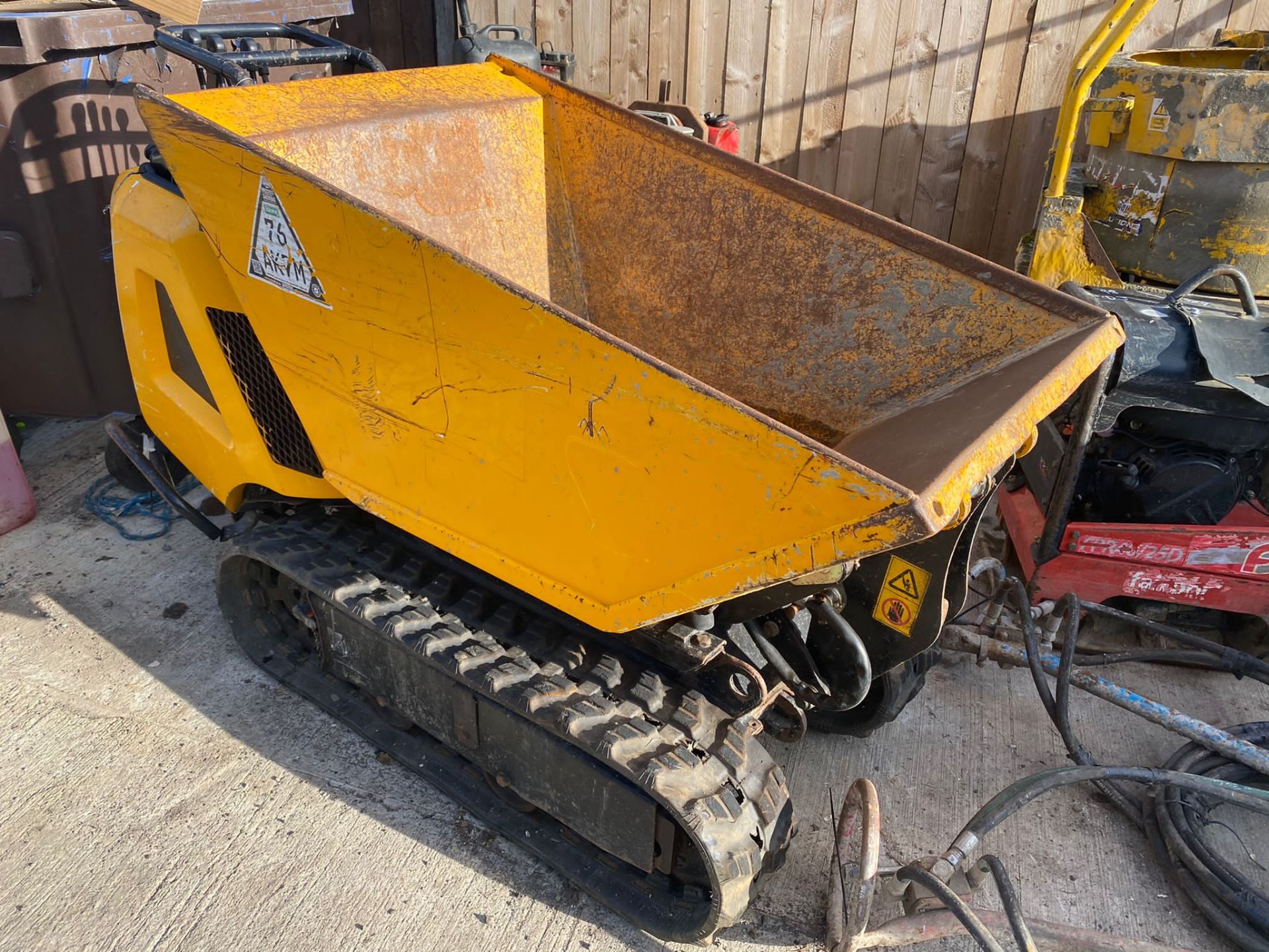 2018 JCB HTD05 HI TIP TRACKED DUMPER.LOCATION NORTH YORKSHIRE.