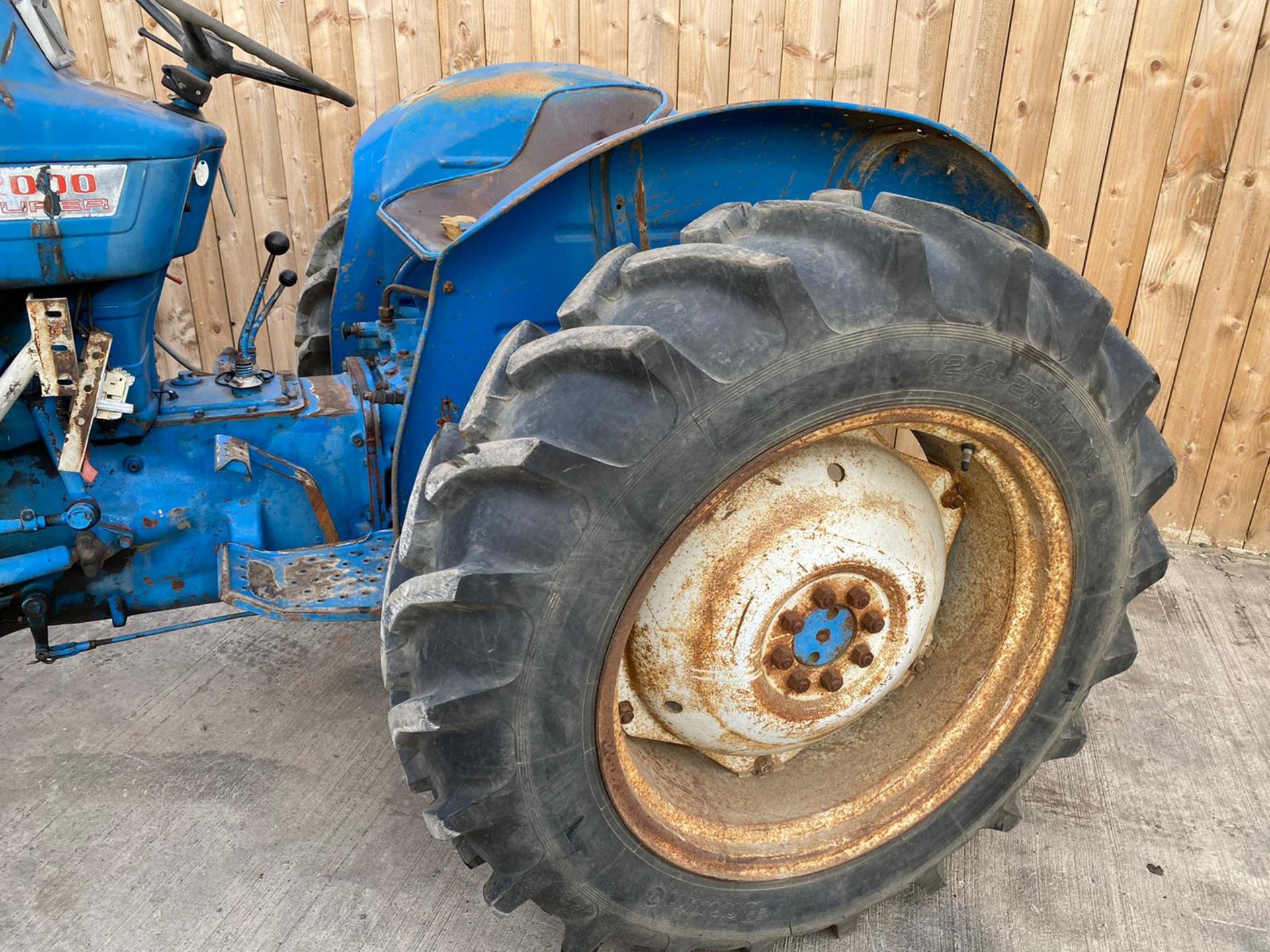 FORD 2000 TRACTOR LOCATION NORTH YORKSHIRE. - Image 6 of 8