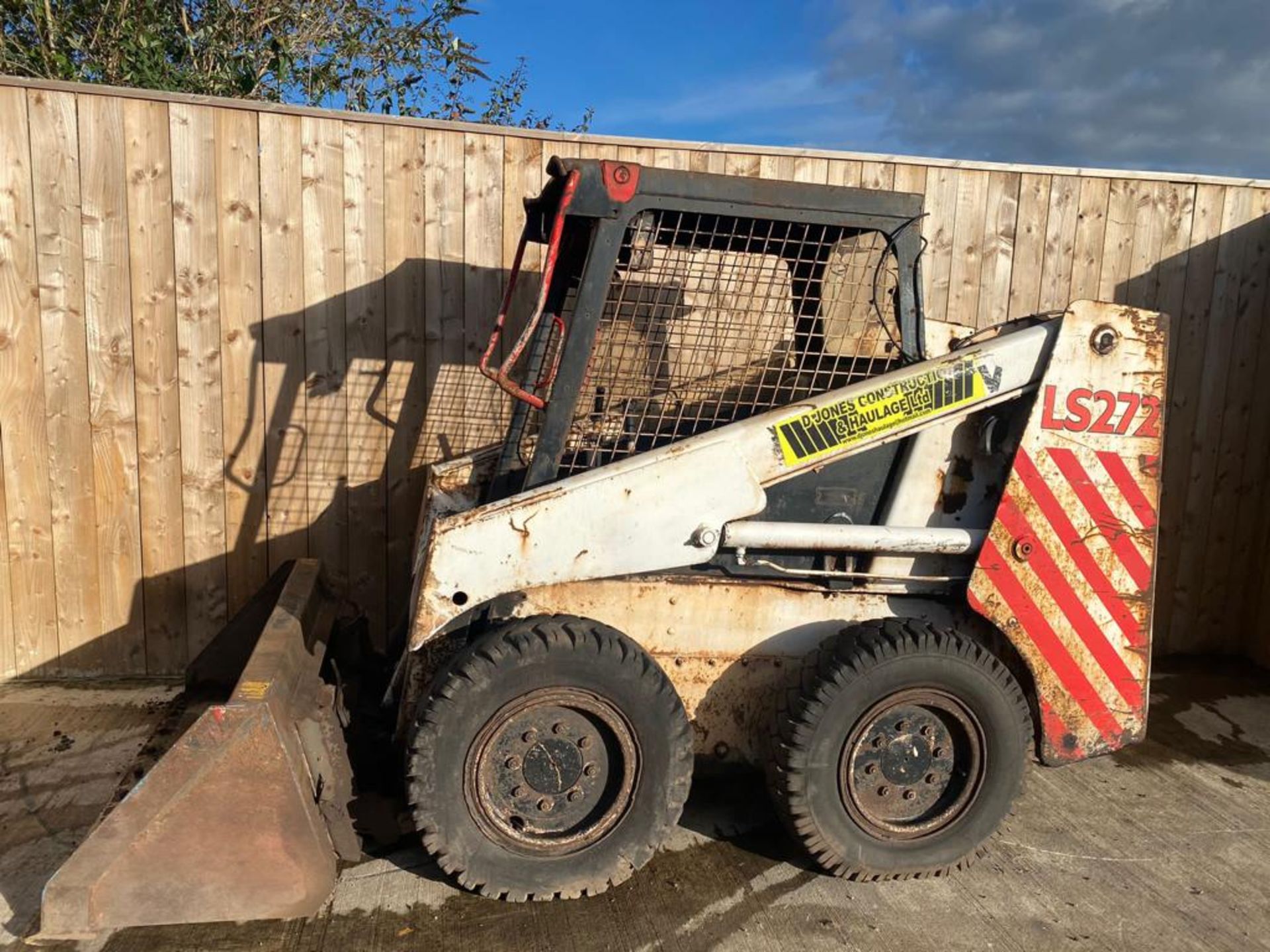 MUSTAND SKID STEER .LOCATION NORTH YORKSHIRE. - Image 2 of 4