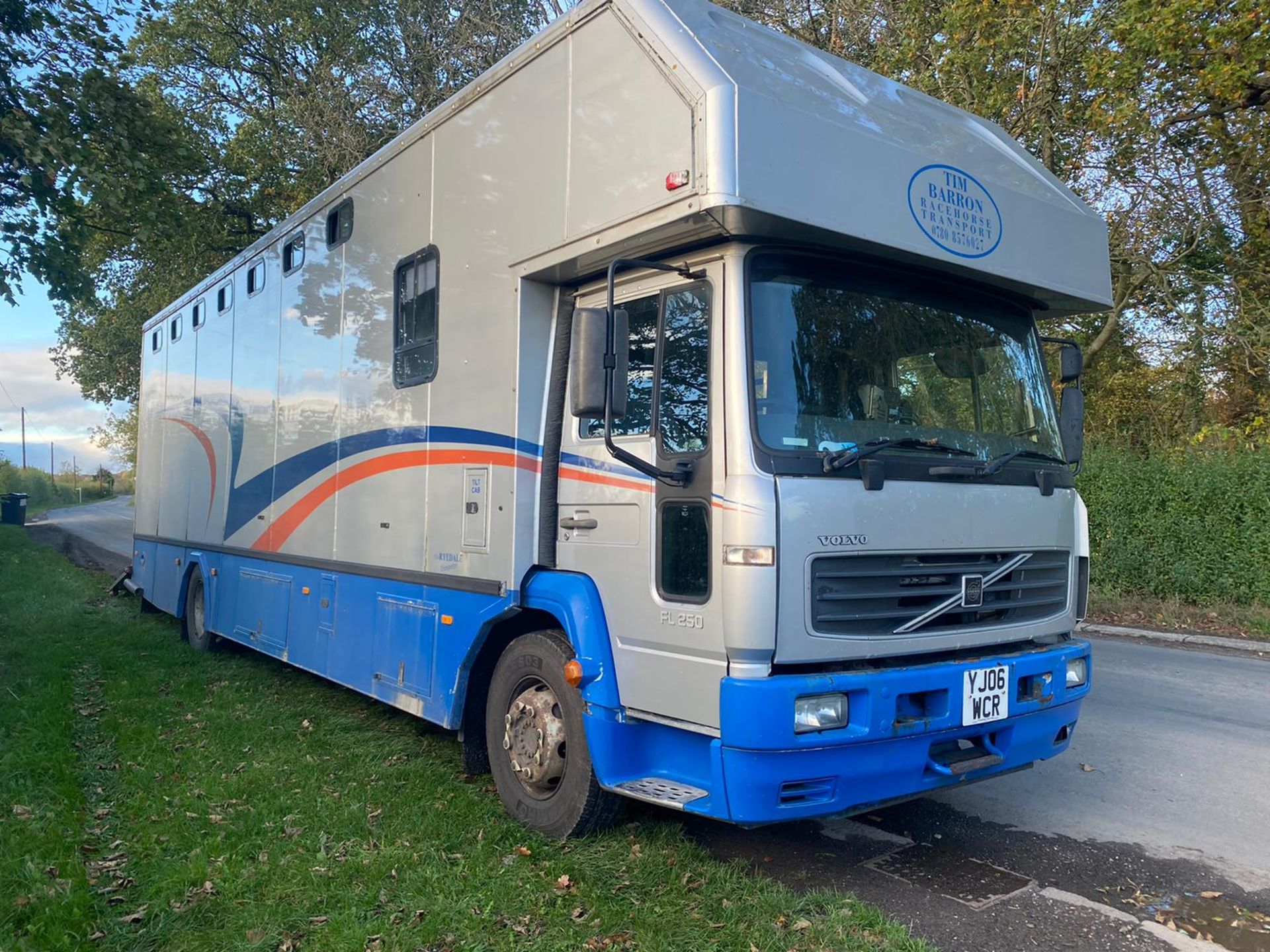 VOLVO 2006 7 HORSE TRANSPORTER LORRY.COACHBUILT.LOCATION NORTH YORKSHIRE. - Image 7 of 11