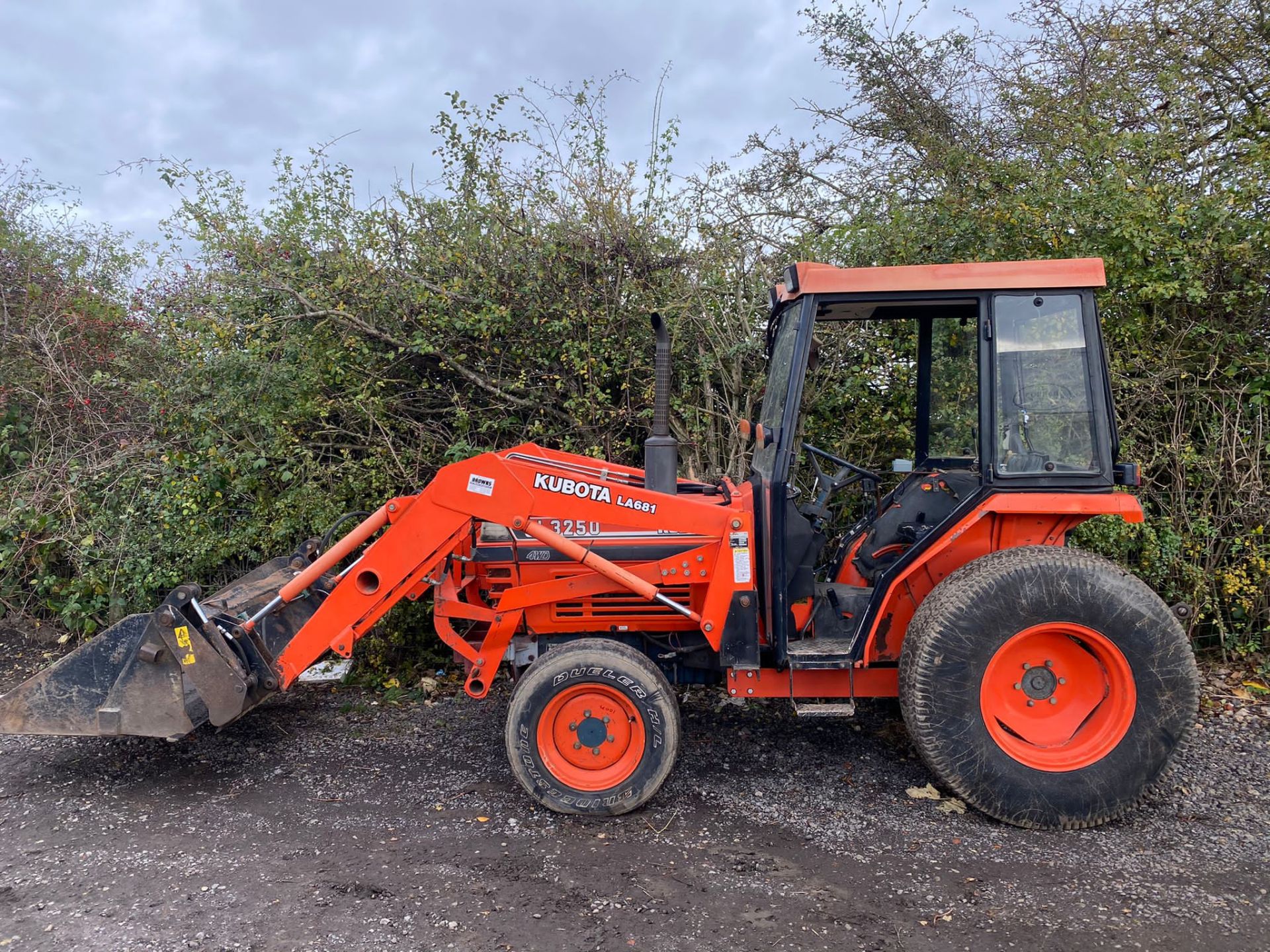 KUBOTA L3250D 4WD TRACTOR FRONT LOADER.LOCATION NORTH YORKSHIRE. - Image 4 of 5