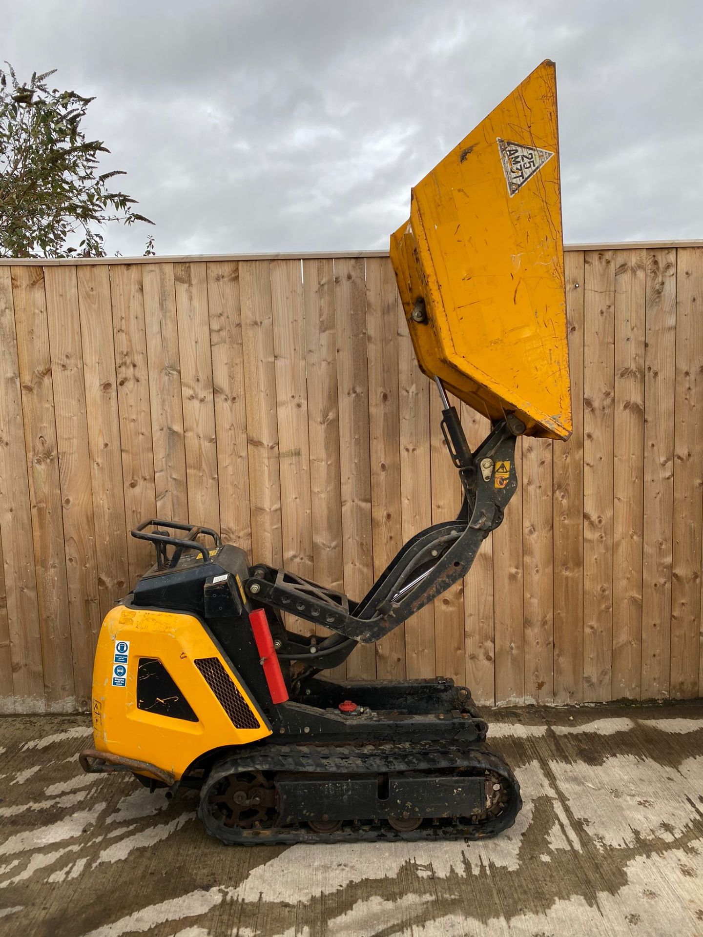 2015 JCB HTD05 TRACKED DUMPER HIGH TIP *ROAD REGISTERED* LOCATION NORTH YORKSHIRE* - Image 4 of 6