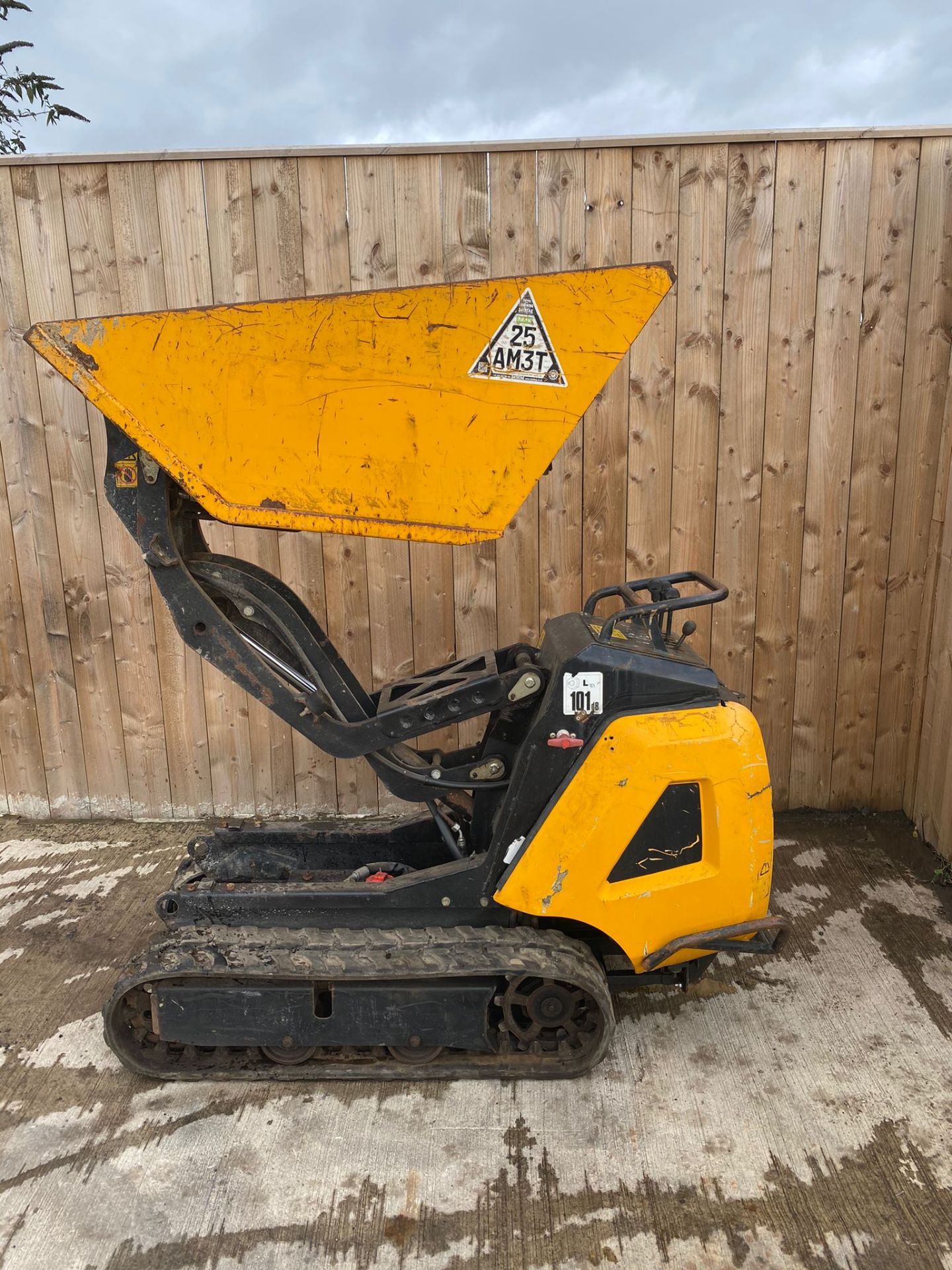 2015 JCB HTD05 TRACKED DUMPER HIGH TIP *ROAD REGISTERED* LOCATION NORTH YORKSHIRE* - Image 5 of 6