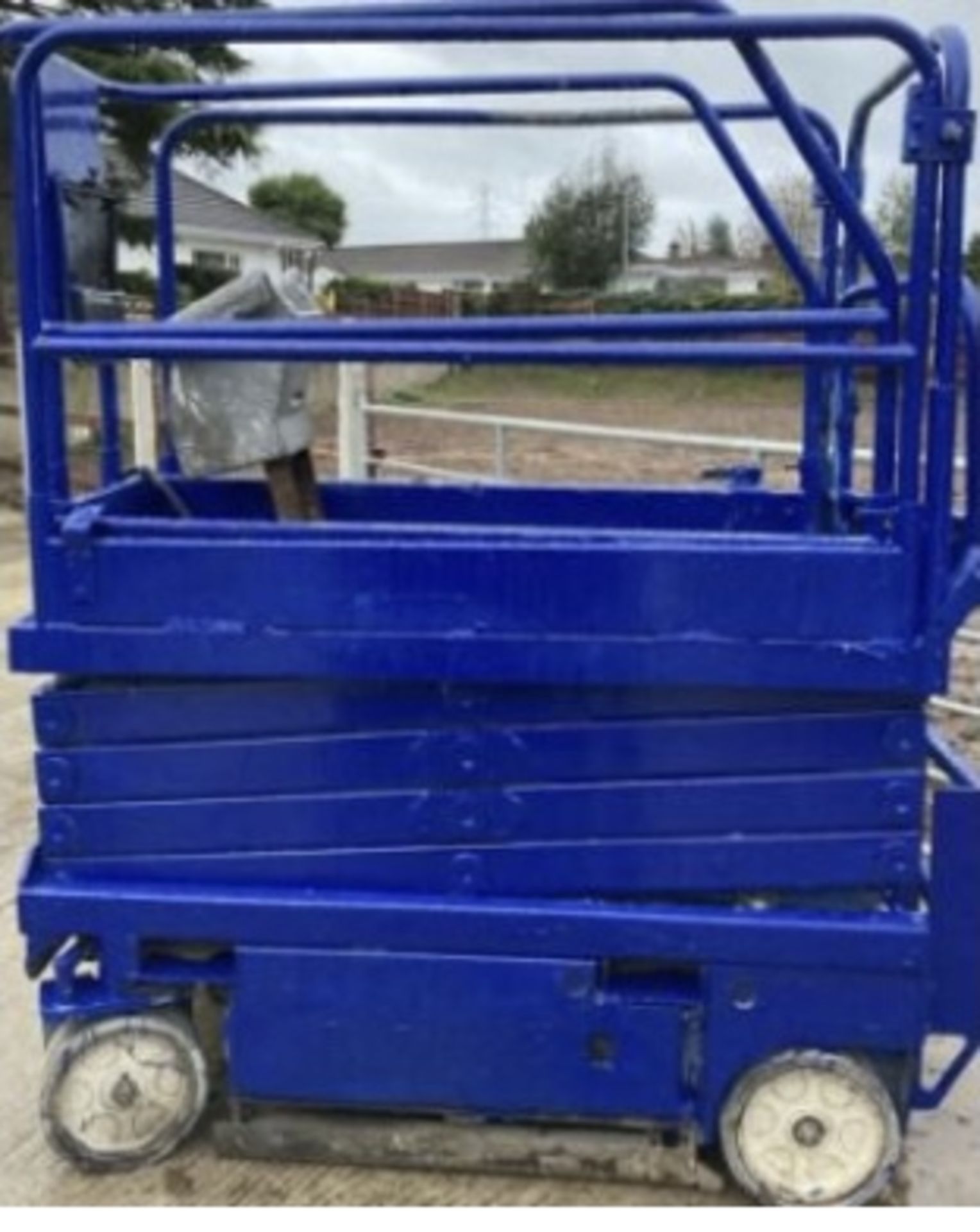 UPRIGHT SCISSOR LIFT.LOCATION NORTHERN IRELAND - Image 9 of 10