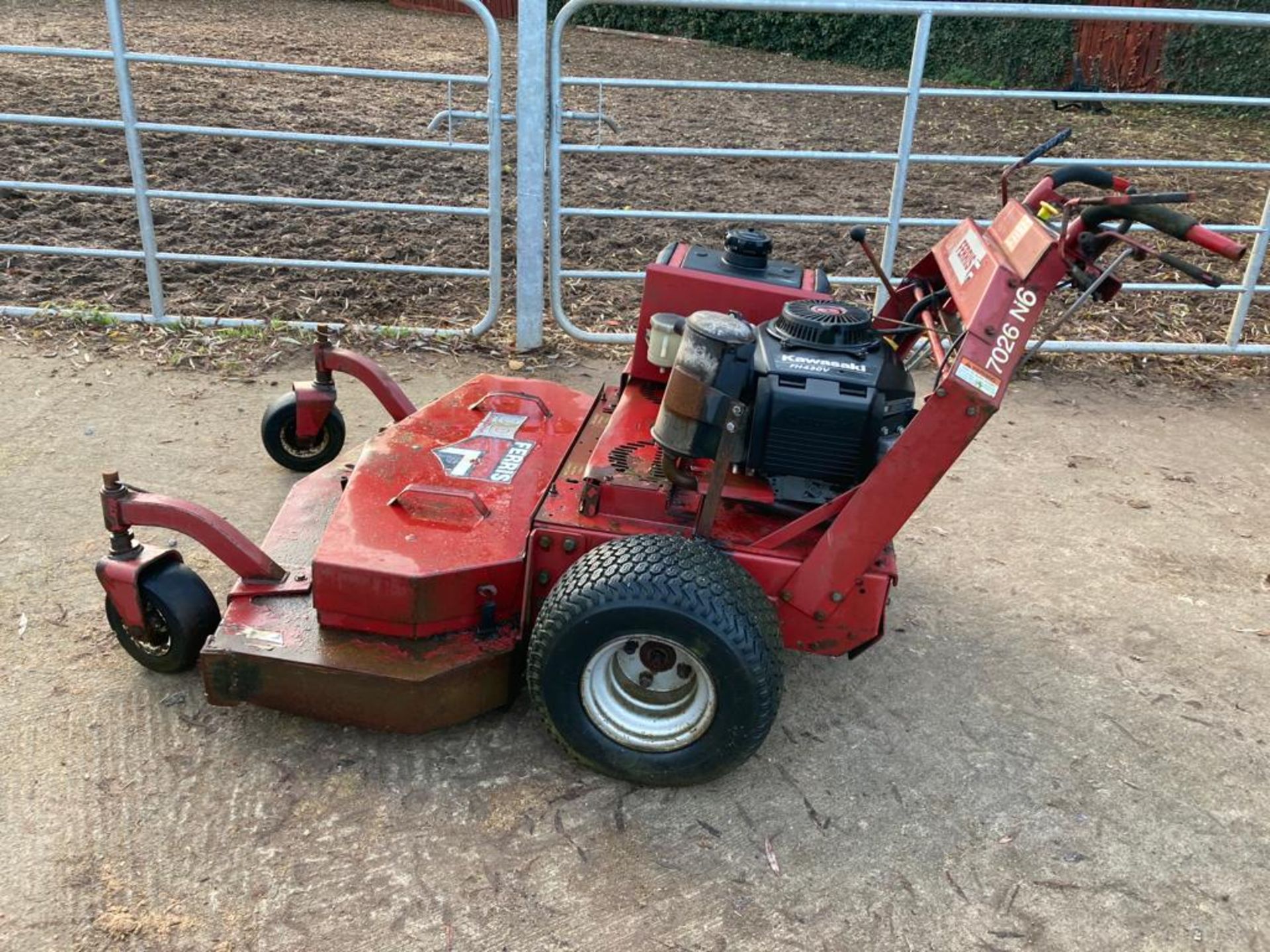 FERRIS HYDRO WALK" 36" COMMERCIAL PEDESTRIAN MOWER .LOCATION NORTHERN IRLEAND - Image 2 of 4