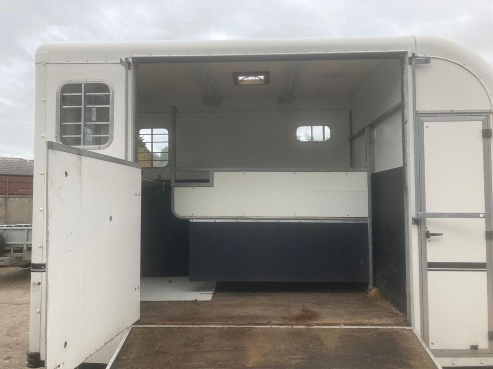 EQUI-TREK SPACE TREK DOUBLE HORSEBOX.LOCATION NORTHERN IRELAND. - Image 11 of 12