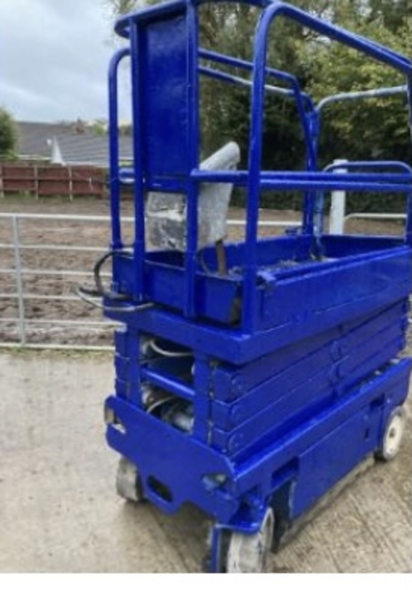 UPRIGHT SCISSOR LIFT.LOCATION NORTHERN IRELAND - Image 8 of 10