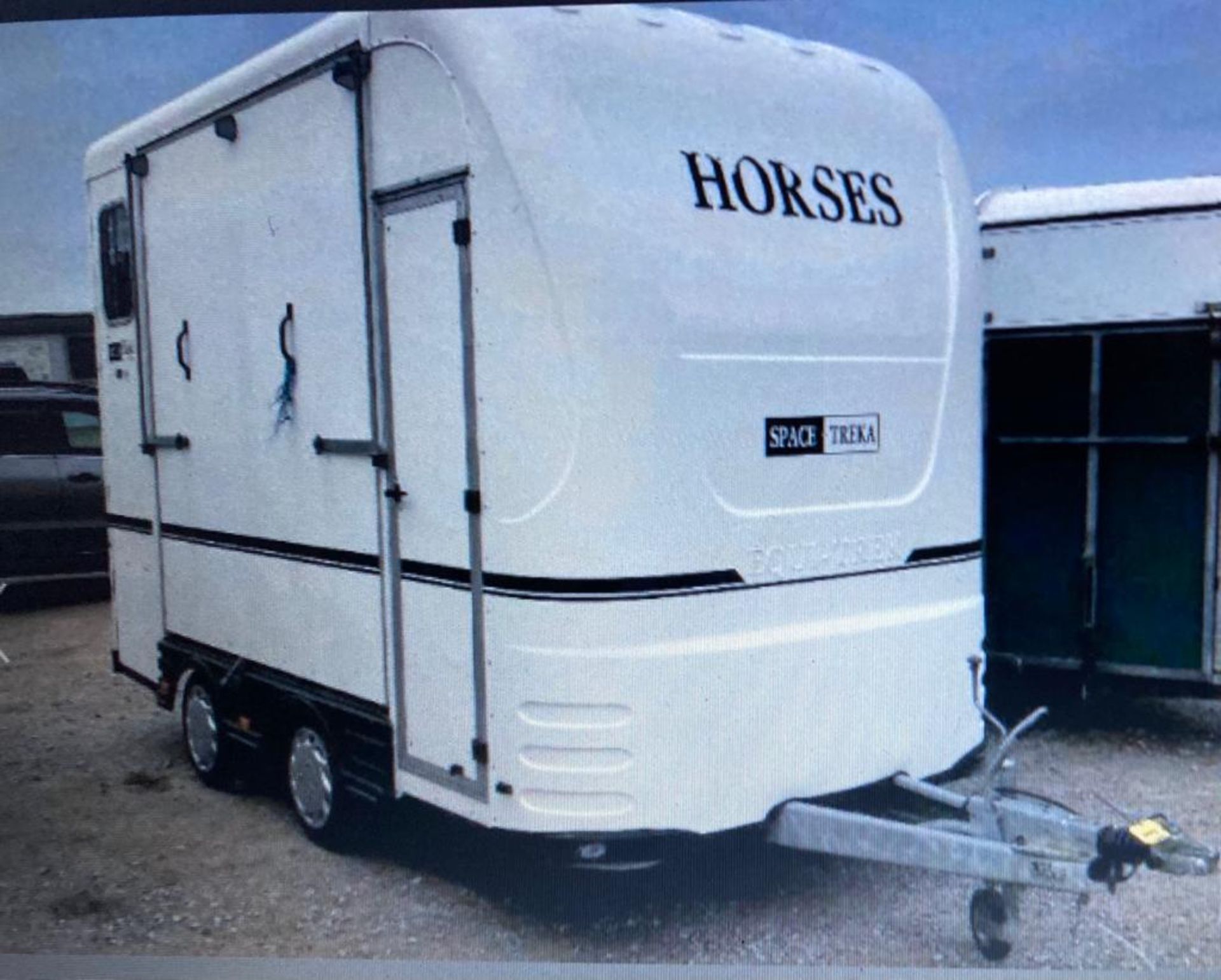 EQUI-TREK SPACE TREK DOUBLE HORSEBOX.LOCATION NORTHERN IRELAND. - Image 5 of 12