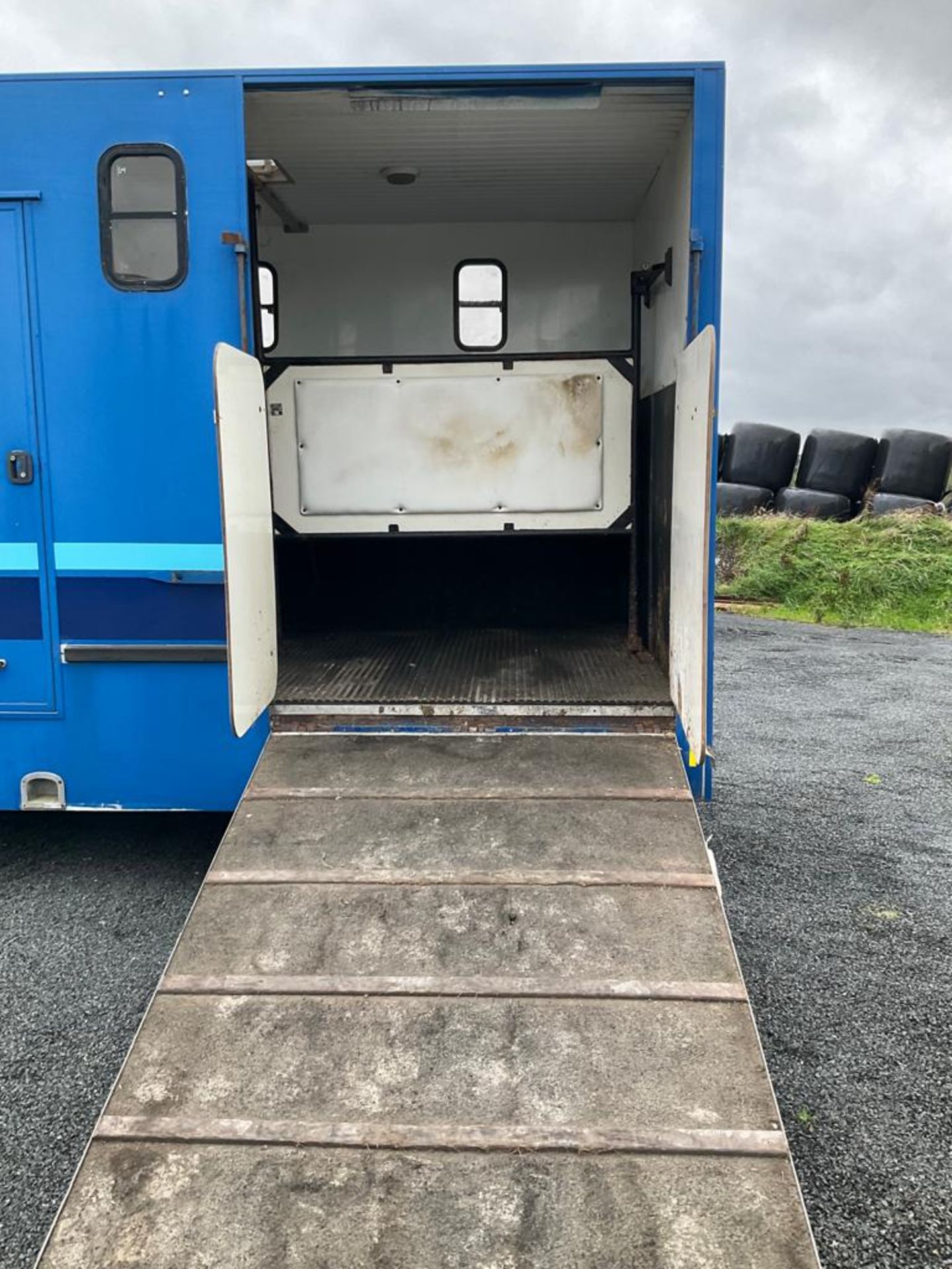 IVECO TWO HORSEBOX.LOCATION NORTHERN IRELAND - Image 4 of 10