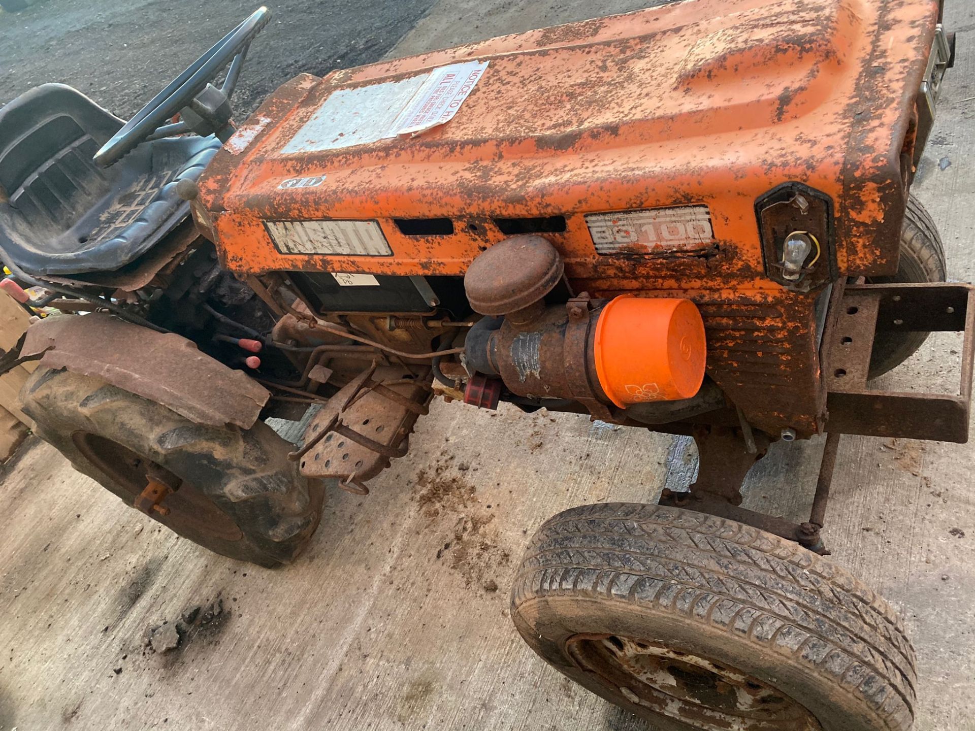 KUBOTA B6100 4X4 TRACTOR.LOCATION NORTH YORKSHIRE. - Image 4 of 4