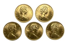 Elizabeth II five Isle of Man gold Sovereign coins, 1973