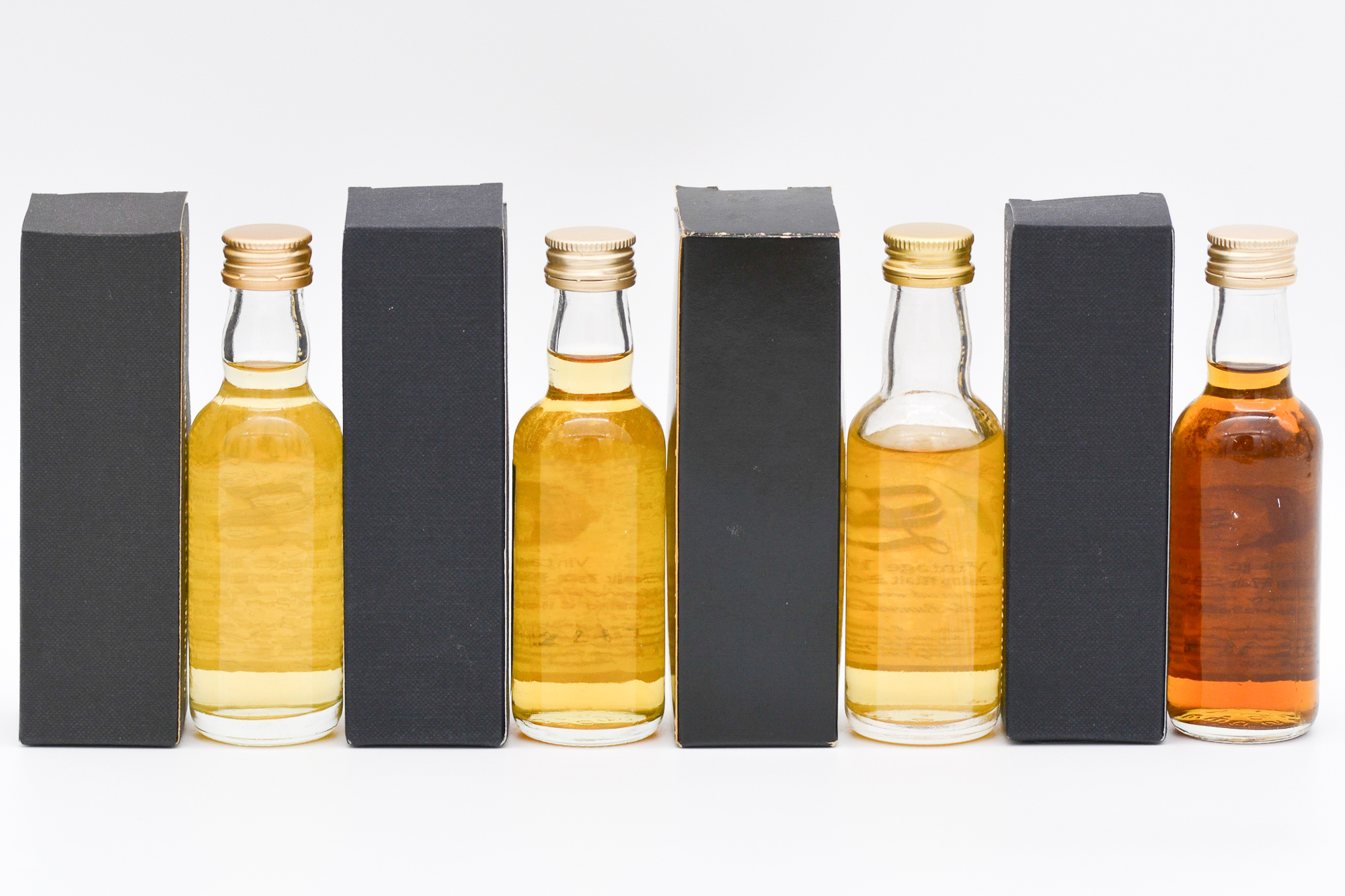 Signatory Vintage - seven Islay malt whisky miniatures - Image 2 of 4