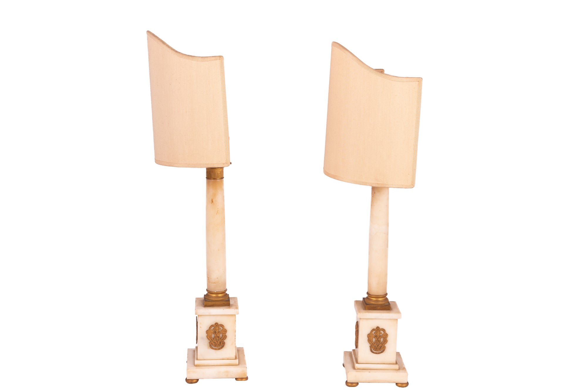  2 table lamps in column  - Image 2 of 3
