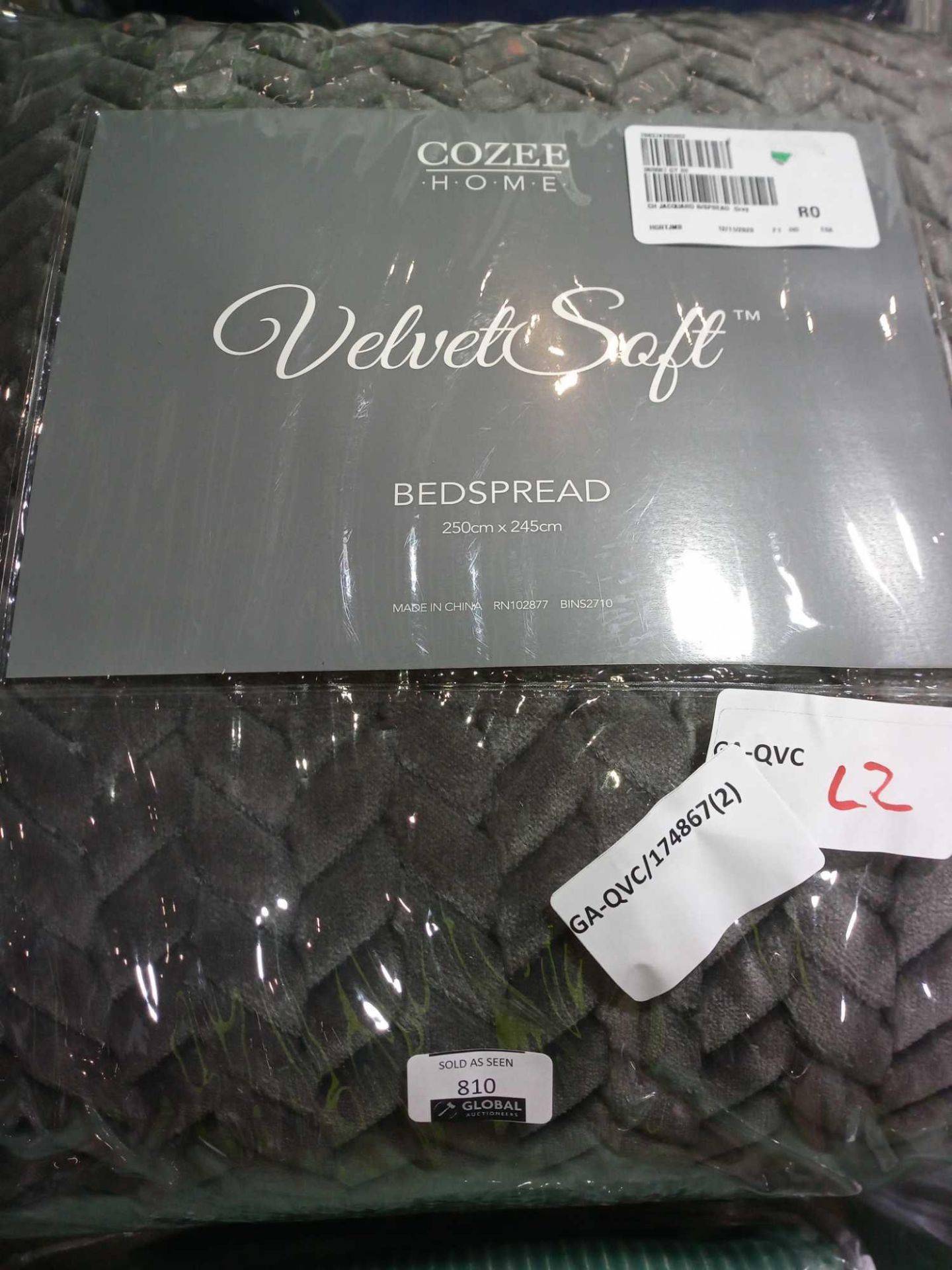 RRP £100 Cozee Home Velvet Soft Grey Bed Spread