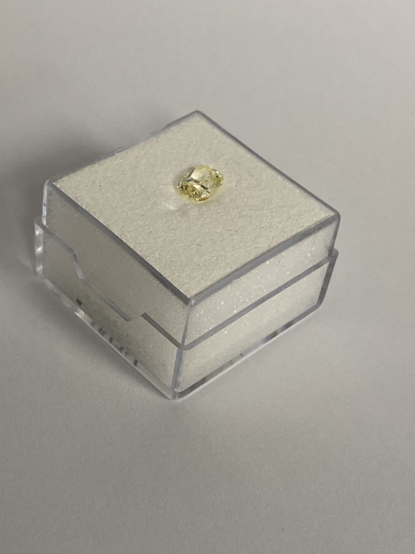 RRP £5,250 Round Cornered Rectangular Modified Brilliant 0.90 Carat Natural Fancy Light Yellow - Image 5 of 5