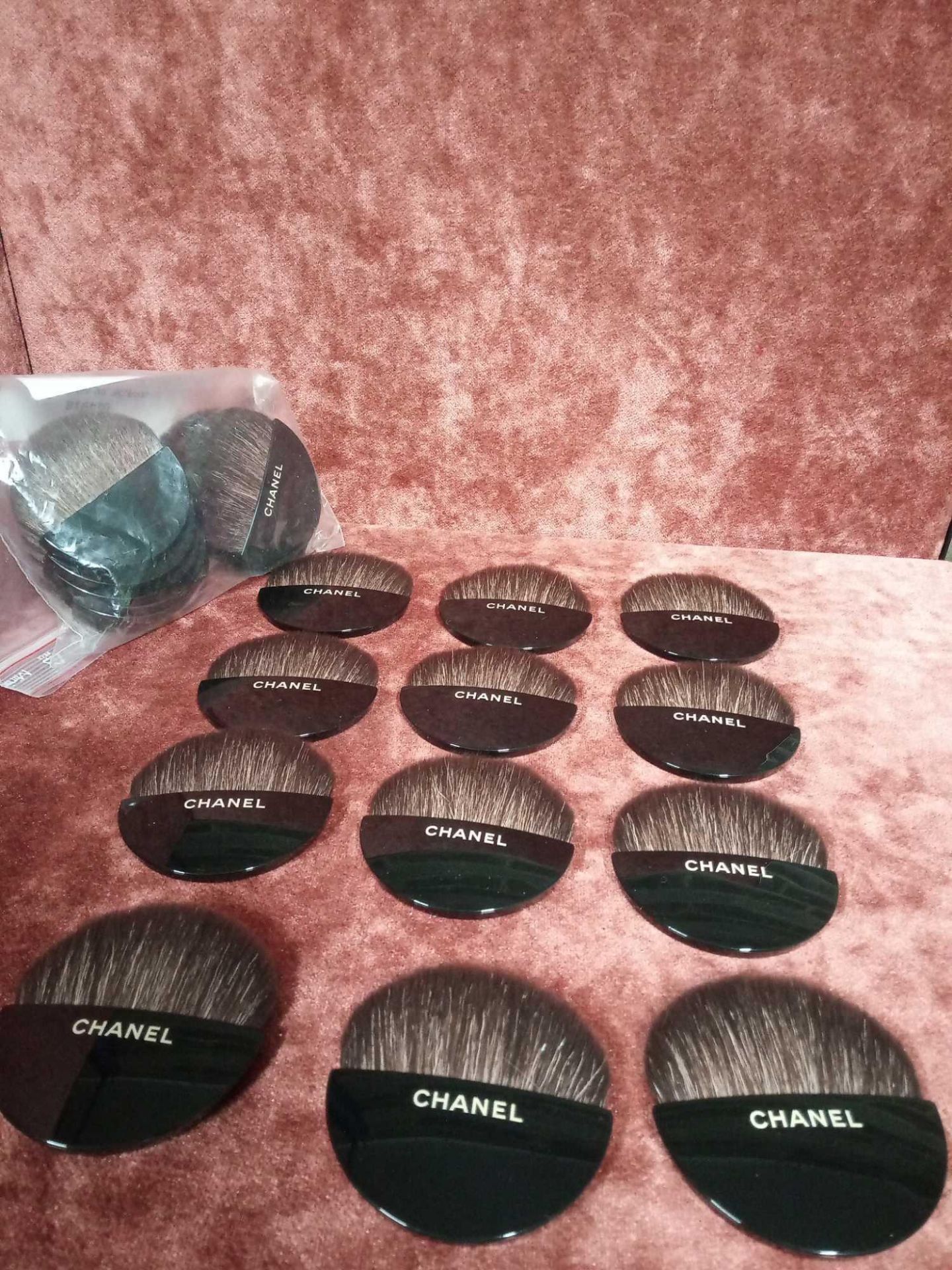 RRP £100 Lot To Contain 25 Brand New And Sealed Chanel Paris Poudre Travel Make Up Brushes
