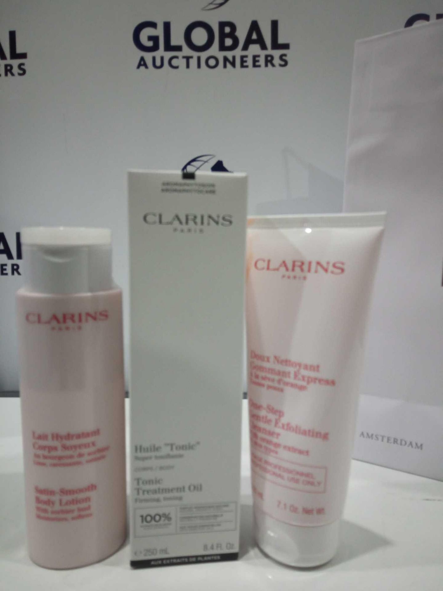 RRP £120 Gift Bag To Contain 3 Brand New Unused Testers Of Assorted Clarins Paris Beauty Products To - Image 2 of 2