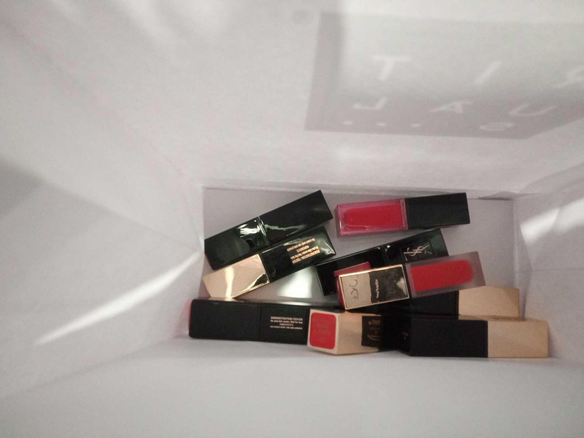 RRP £150 Gift Bag To Contain 10 Ex Display Testers Of Yves Saint Laurent Lipsticks/Lipglosses - Image 2 of 2