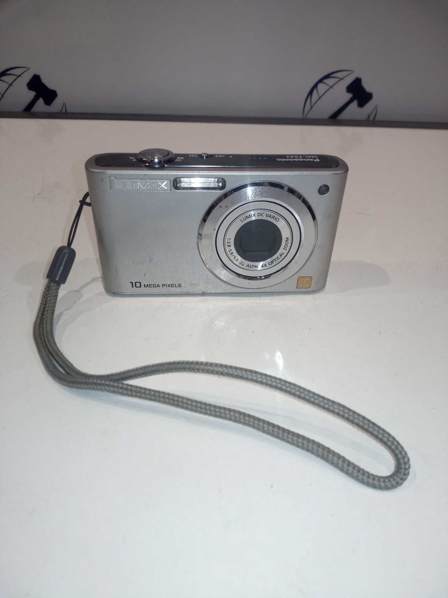 RRP £200 Lot To Contain An Assortment Of 6 Retro Cameras And Camcorder - Image 5 of 6