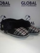 RRP £100 5 Pairs Of Women's Assorted Slippers In Assorted Styles Sizes And Colours Sizes And