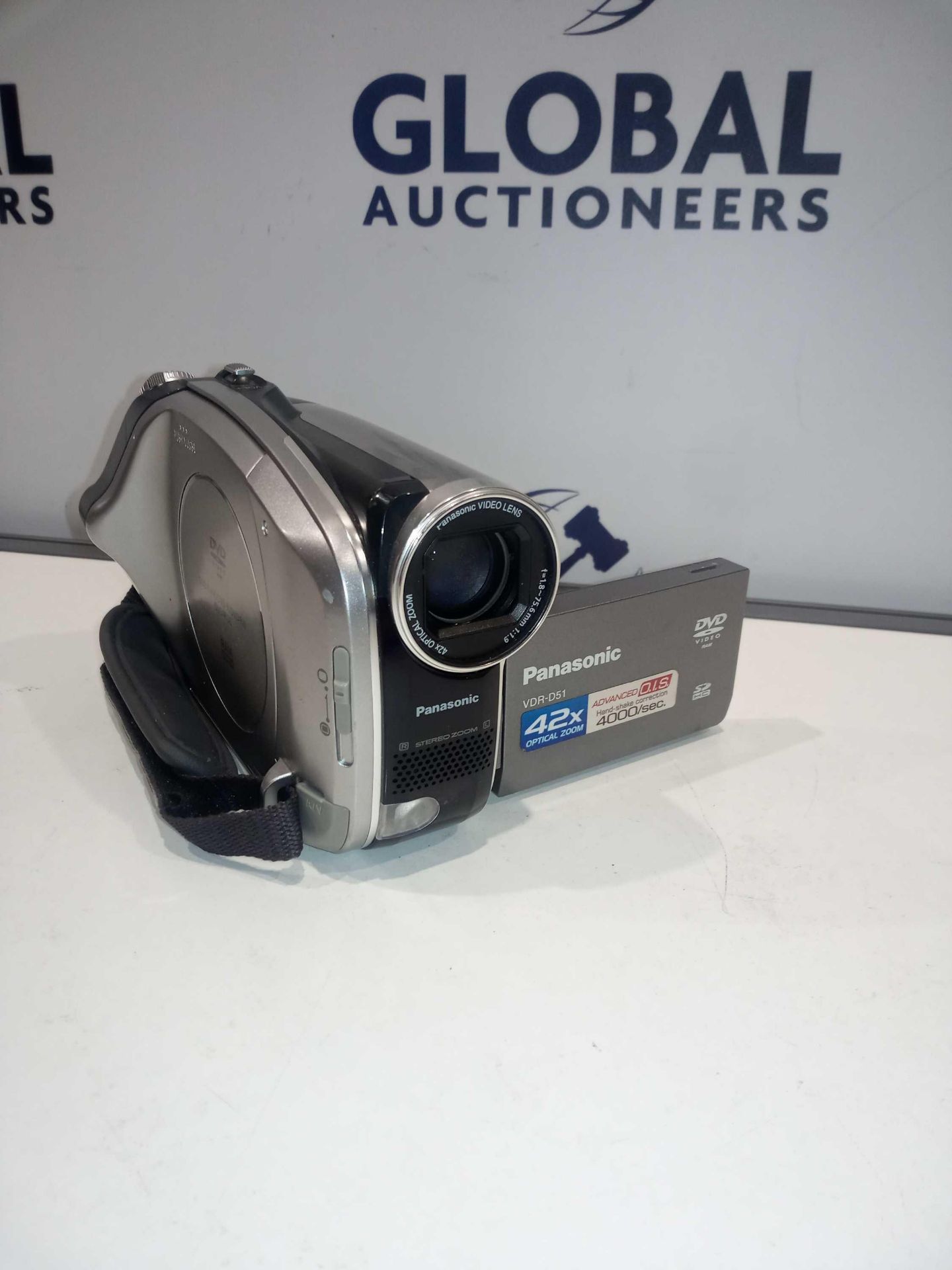 RRP £200 Lot To Contain 6 Assorted Retro Cameras And Camcorders