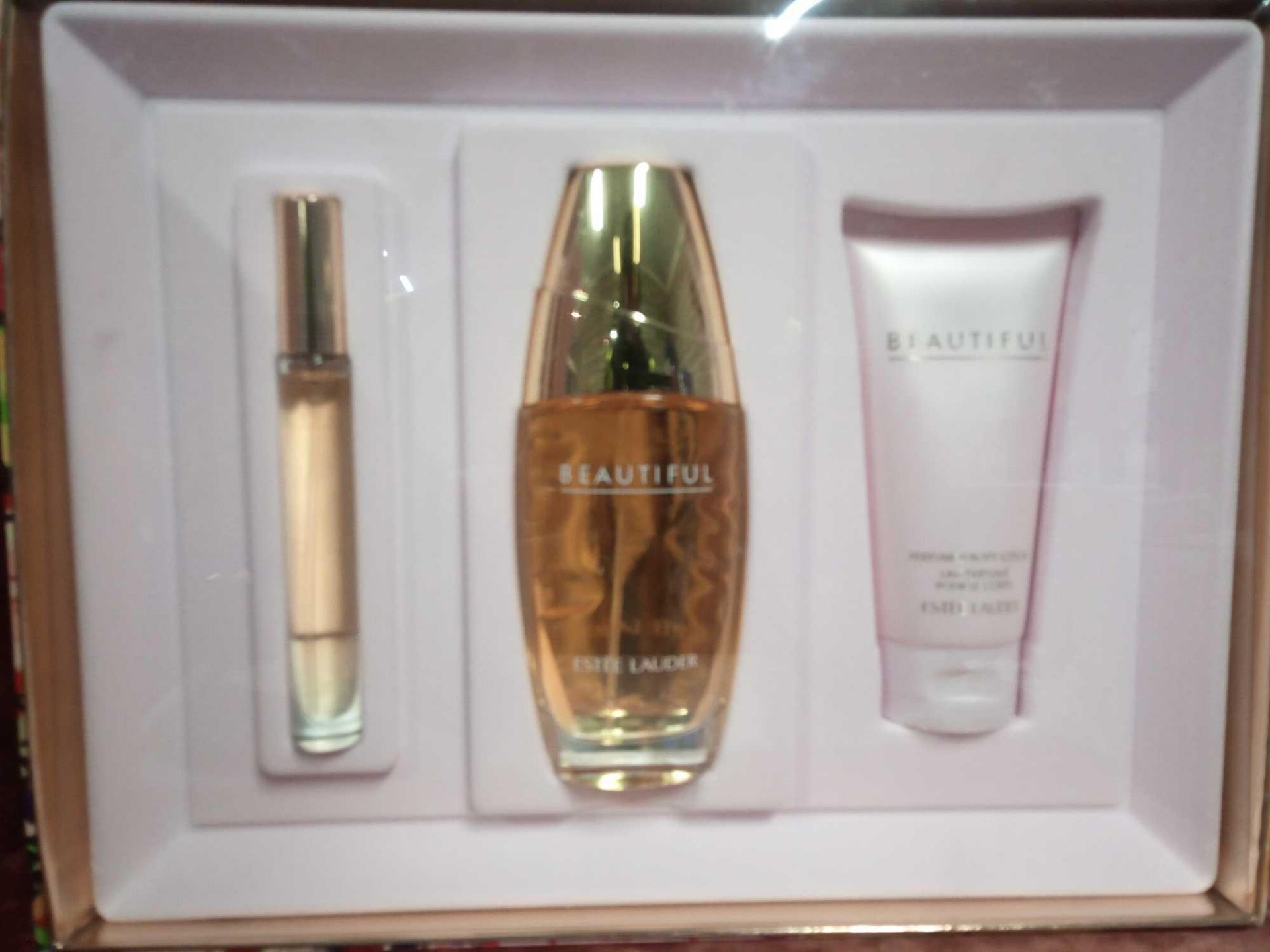 RRP £60 Brand New Boxed Estee Lauder Beautiful Gift Set To Contain 75Ml Eau De Parfum Spray 75Ml Ref - Image 2 of 3