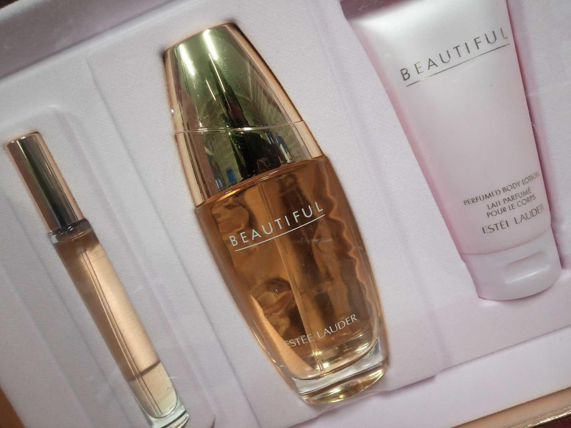 RRP £60 Brand New Boxed Estee Lauder Beautiful Gift Set To Contain 75Ml Eau De Parfum Spray 75Ml Ref - Image 3 of 3
