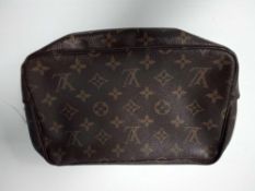 RRP £1500 Louis Vuitton Toiletry Pouch Coated Canvas Monogram Canvas Grade B , Aam5595 (Appraisals