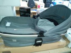 RRP £220 Lot To Contain 2 Unboxed & Boxed Bugaboo Bee Carry Cot