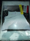 RRP £200 Lot To Contain 4 New Bagged Soft Bedding Items