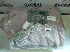 RRP £100 Lot To Contain 2 Cozzee Home Luxary Faux Wearable Heated Throw
