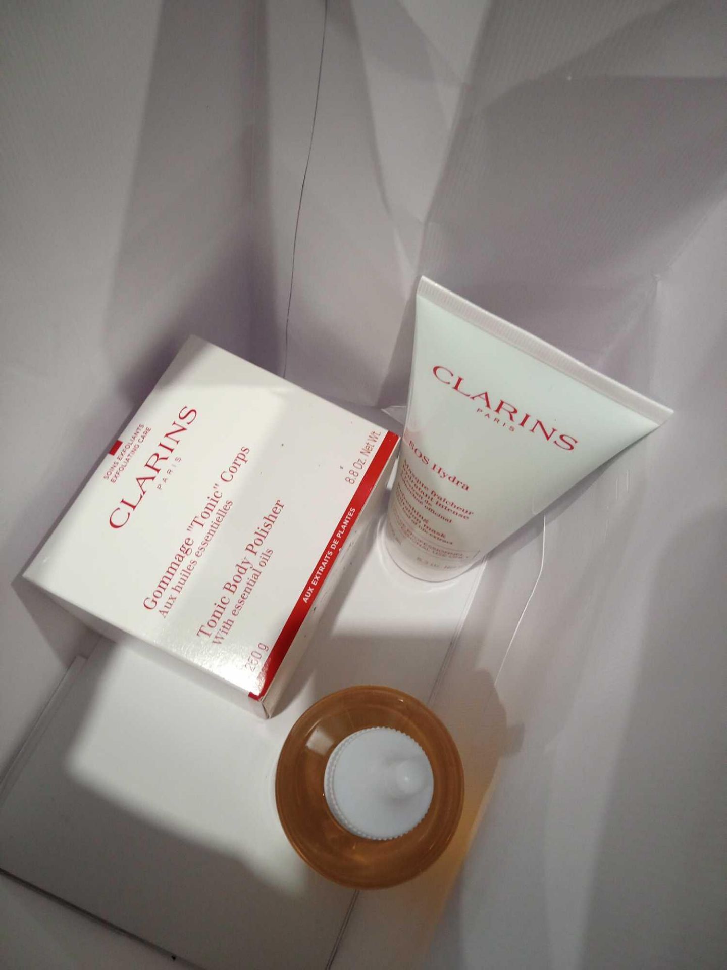 RRP £120 Gift Bag To Contain 3 Brand New Unused Testers Of Assorted Clarins Paris Beauty Products To - Image 2 of 2