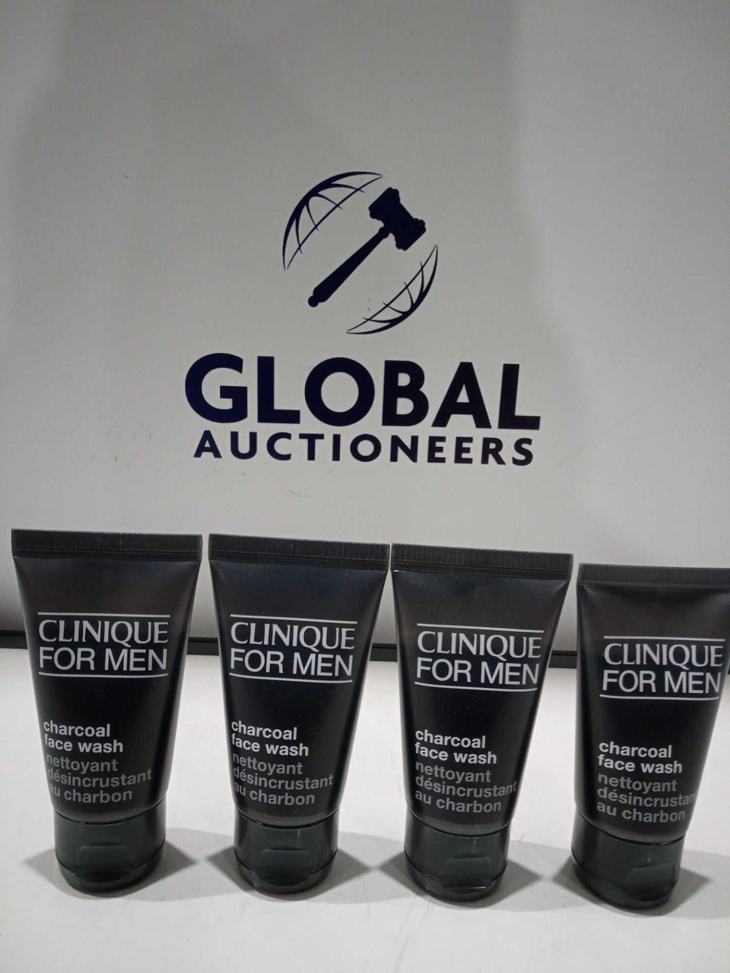 RRP £120 Lot To Contain 15 Brand New Clinique For Men 30Ml Charcoal Face Washes - Image 2 of 2