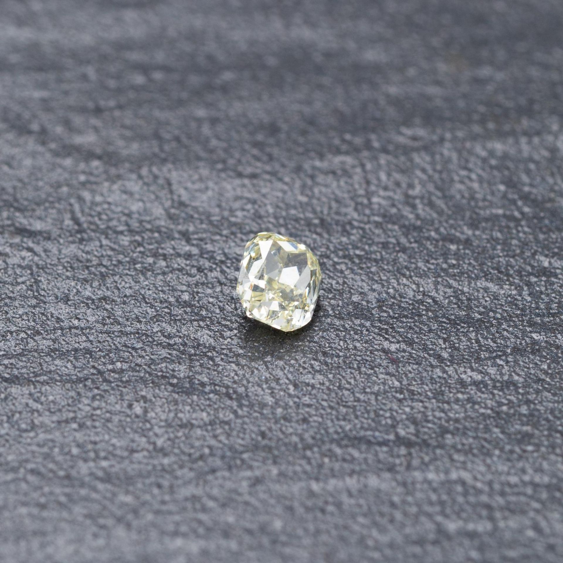 RRP £4,900 Cushion Modified Brilliant Cut 5.00X4.37X3.05Mm, 0.62 Carat Fancy Light Yellow Natural