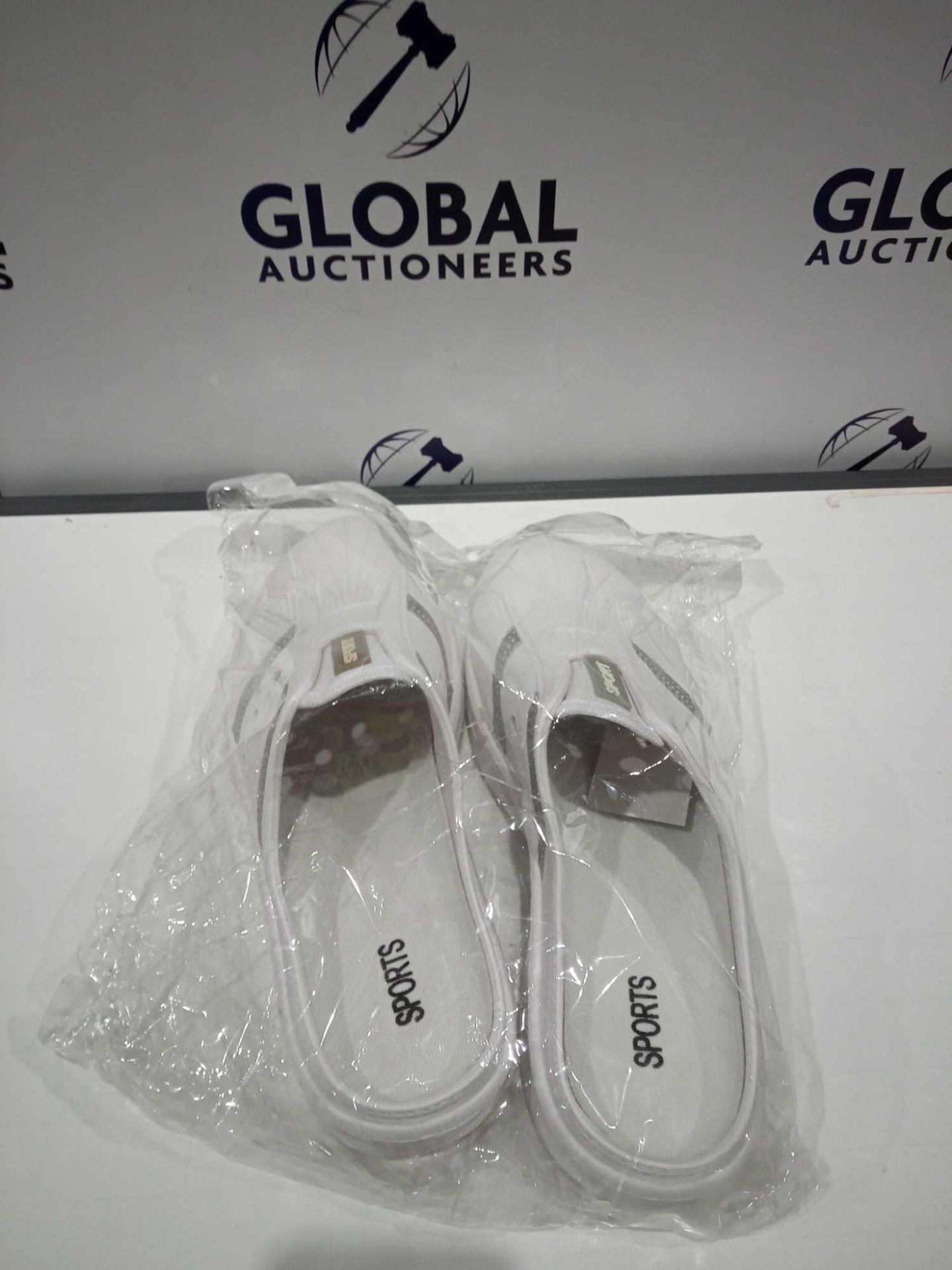 RRP £100 Lots To Contains 24 Brand New In Packet Sports Slipper Shoes Sizes 7/8