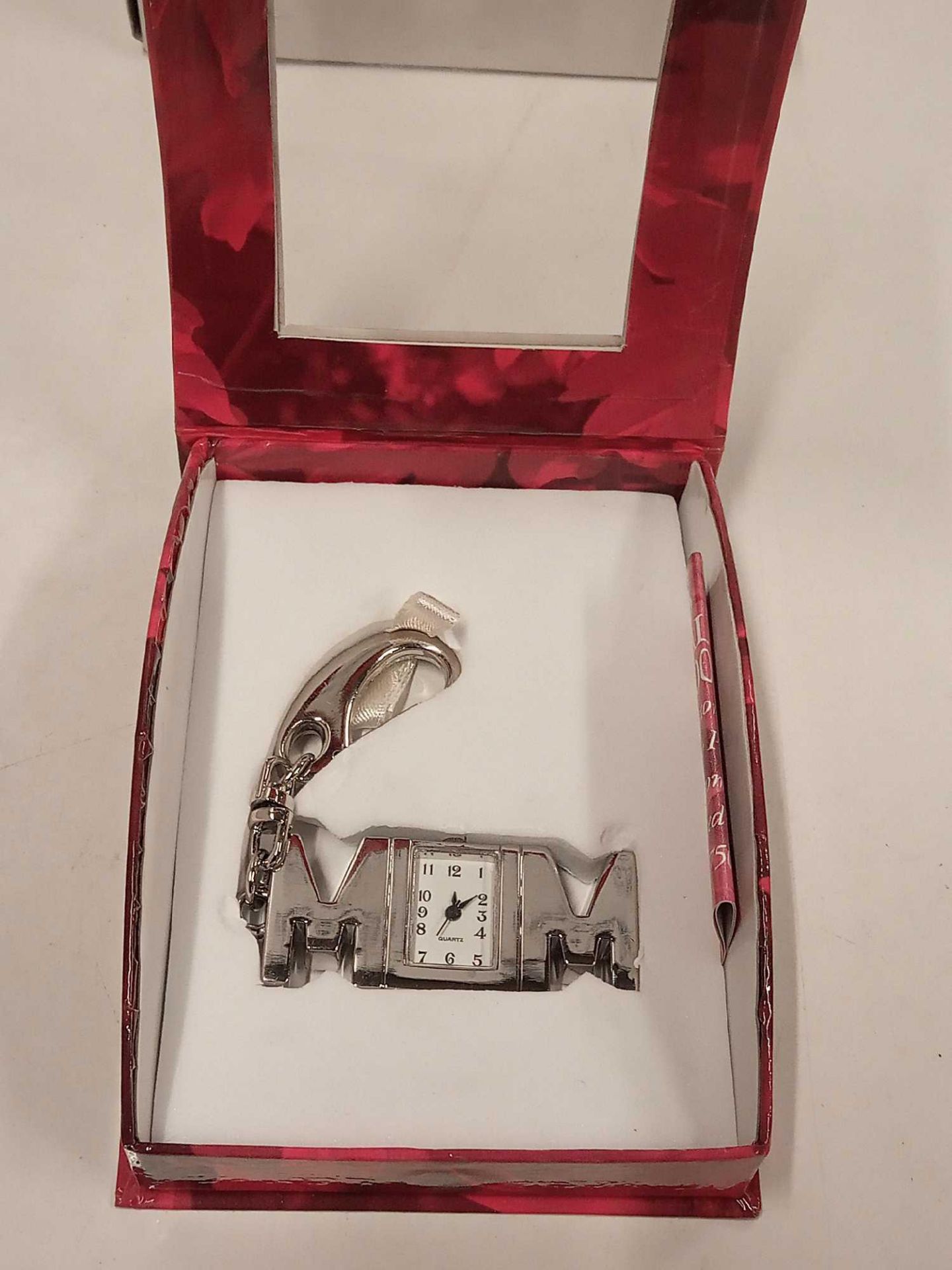 RRP £200 Lot To Contain 52 Brand New Boxed Special Mum Keyring With Mini Timepiece