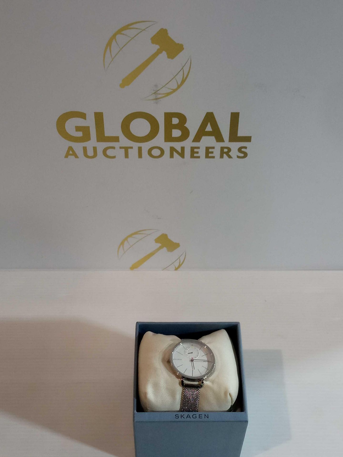 RRP £110 Boxed Skagen Designer Slim Silver Mesh Watch