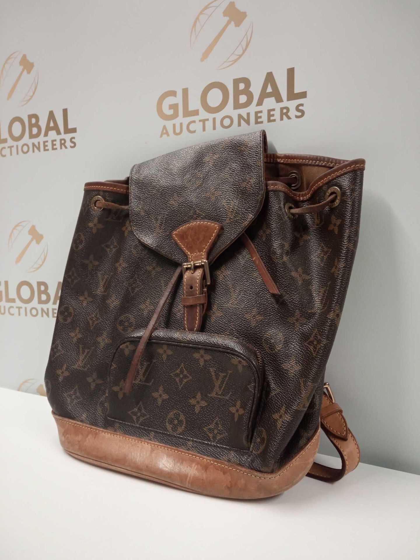 RRP £1100 Louis Vuitton Montsouris Monogram Canvas Shoulder Bag - Image 2 of 4