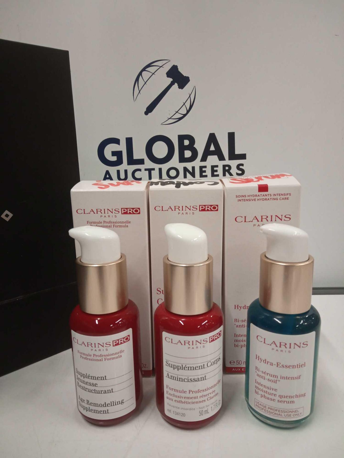 RRP £150 Gift Bag To Contain 3 Brand New Unused Testers Of Assorted Clarins Paris Beauty Products To - Image 2 of 2