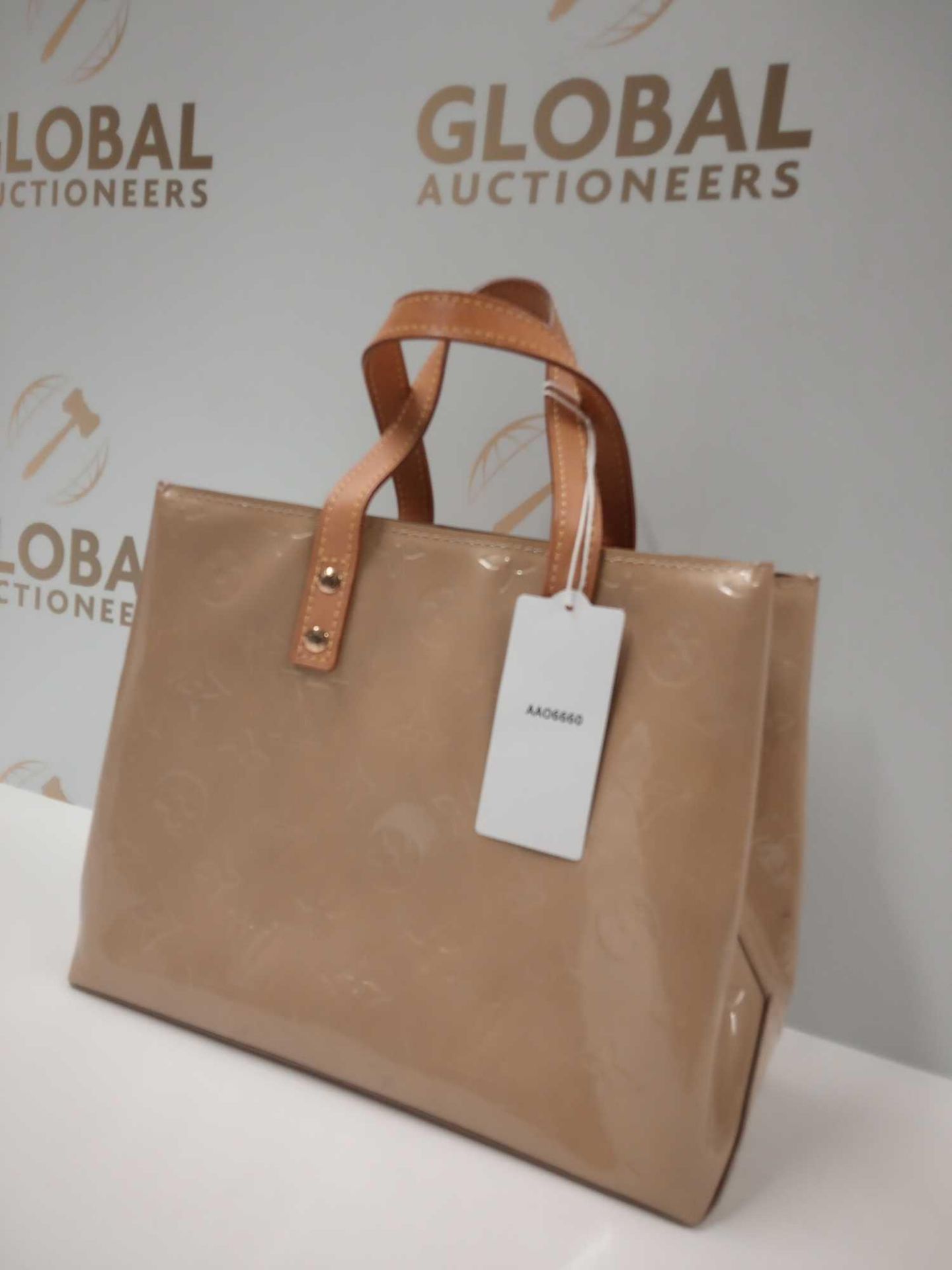 RRP £850 Louis Vuitton Reade Monogram Beige Calf Leather Handbag Aao6660, Grade A (Appraisals - Image 2 of 4