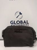 RRP £120 Lot To Contain 4 Brand New Bagged And Sealed Michael Kors Gentleman's Wash Bags