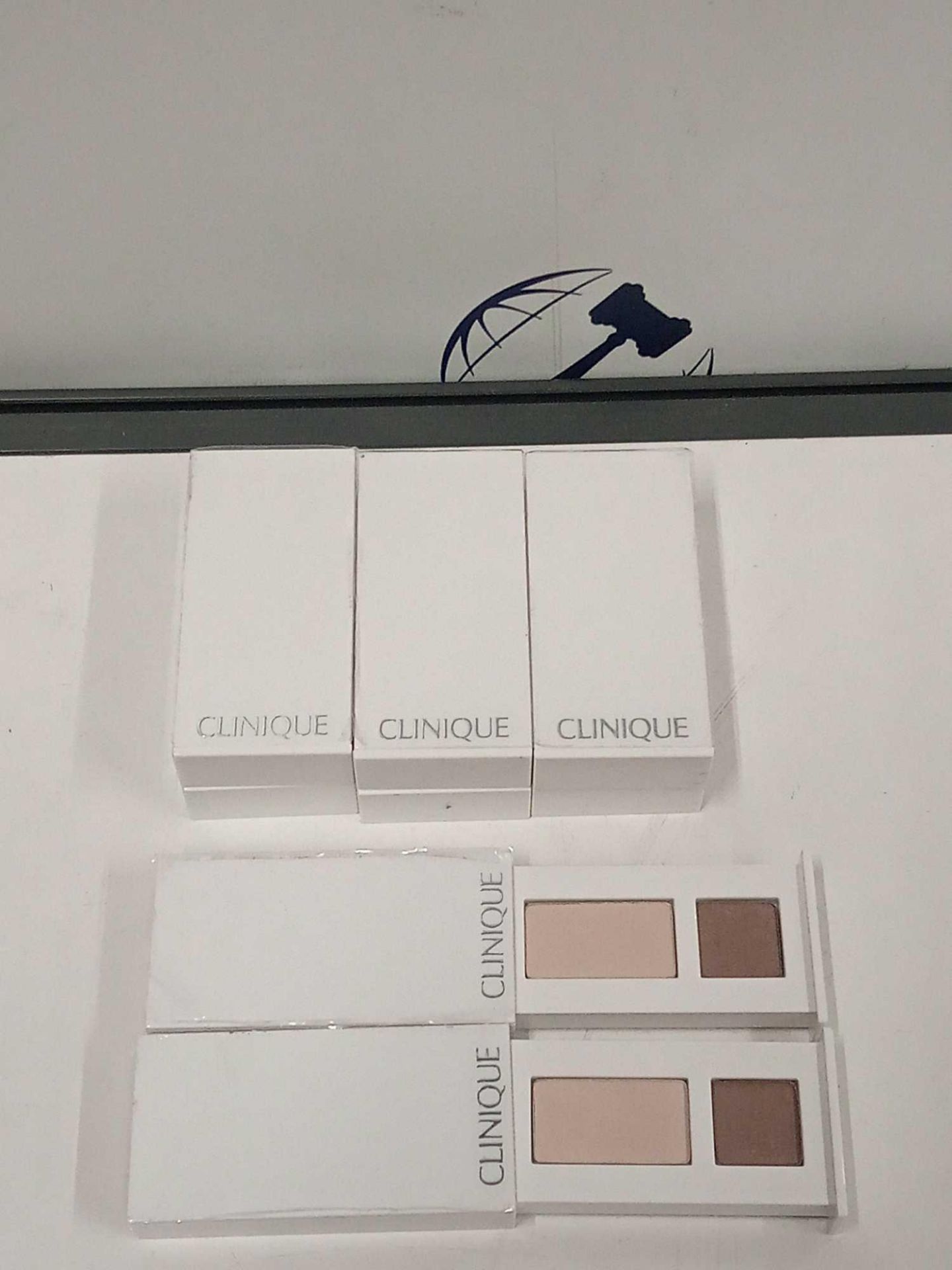 RRP £180 Lot To Contain 18 Brand New Clinique Slide Compact Duo Eyeshadow Mini Pallettes - Image 3 of 3
